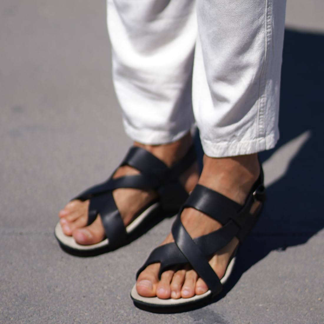 **Harssidanzar Genuine Leather Sandals for Men - Adjustable Strap Outdoor Sandals - Comfortable & Durable GM202 - Perfect for Beach, Travel & Casual Wear**