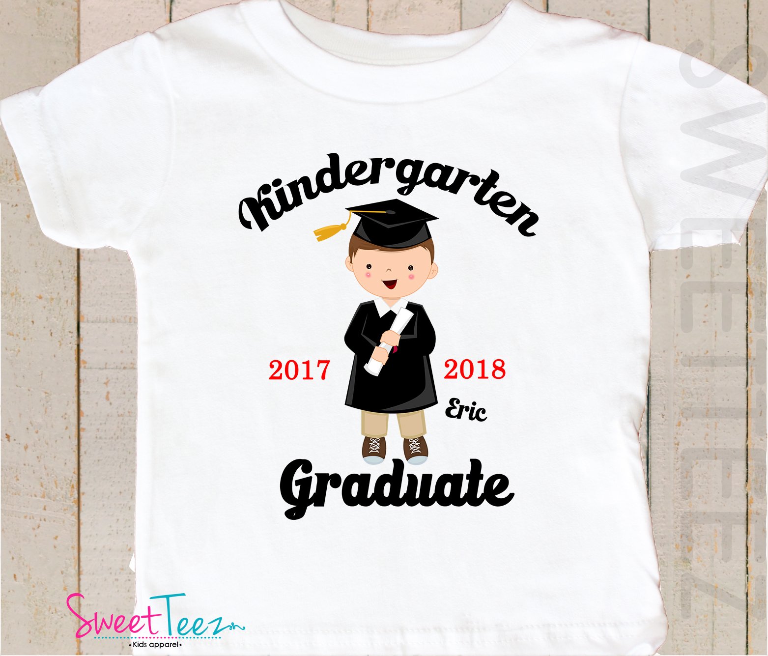 Personalized Kindergarten Graduation Shirt for Girls - Custom Kids Graduation Gift T-Shirt - Perfect for School Ceremonies & Photo Shoots