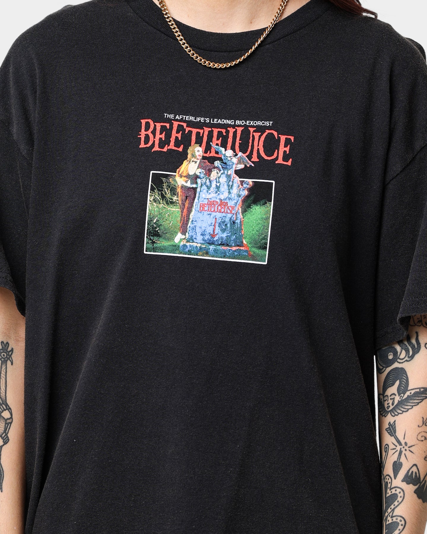 Vintage Beetlejuice Here Lies T-Shirt - Retro Black Graphic Tee for Men & Women - Perfect for Halloween, Cosplay, and 90s Nostalgia