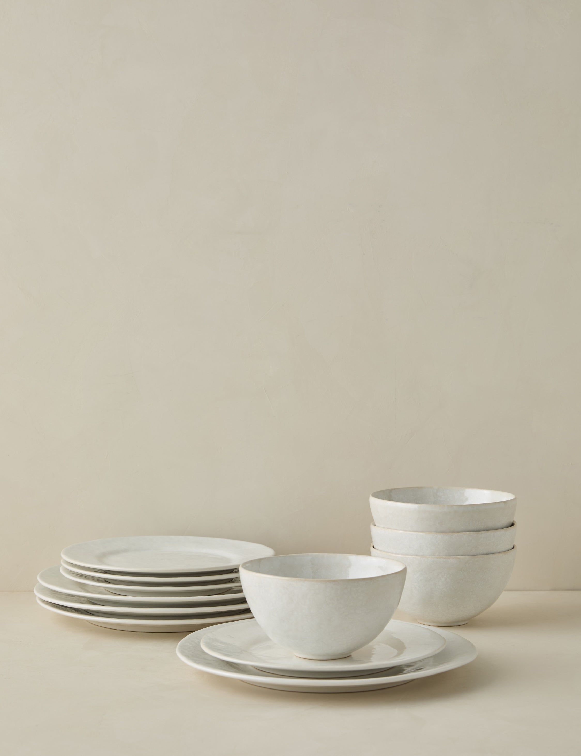 Geneva Stoneware Dinnerware Set - Elegant & Durable Ceramic Plates, Bowls & Mugs for Everyday Use - Perfect for Family Dinners, Entertaining Guests & Restaurant-Style Dining at Home