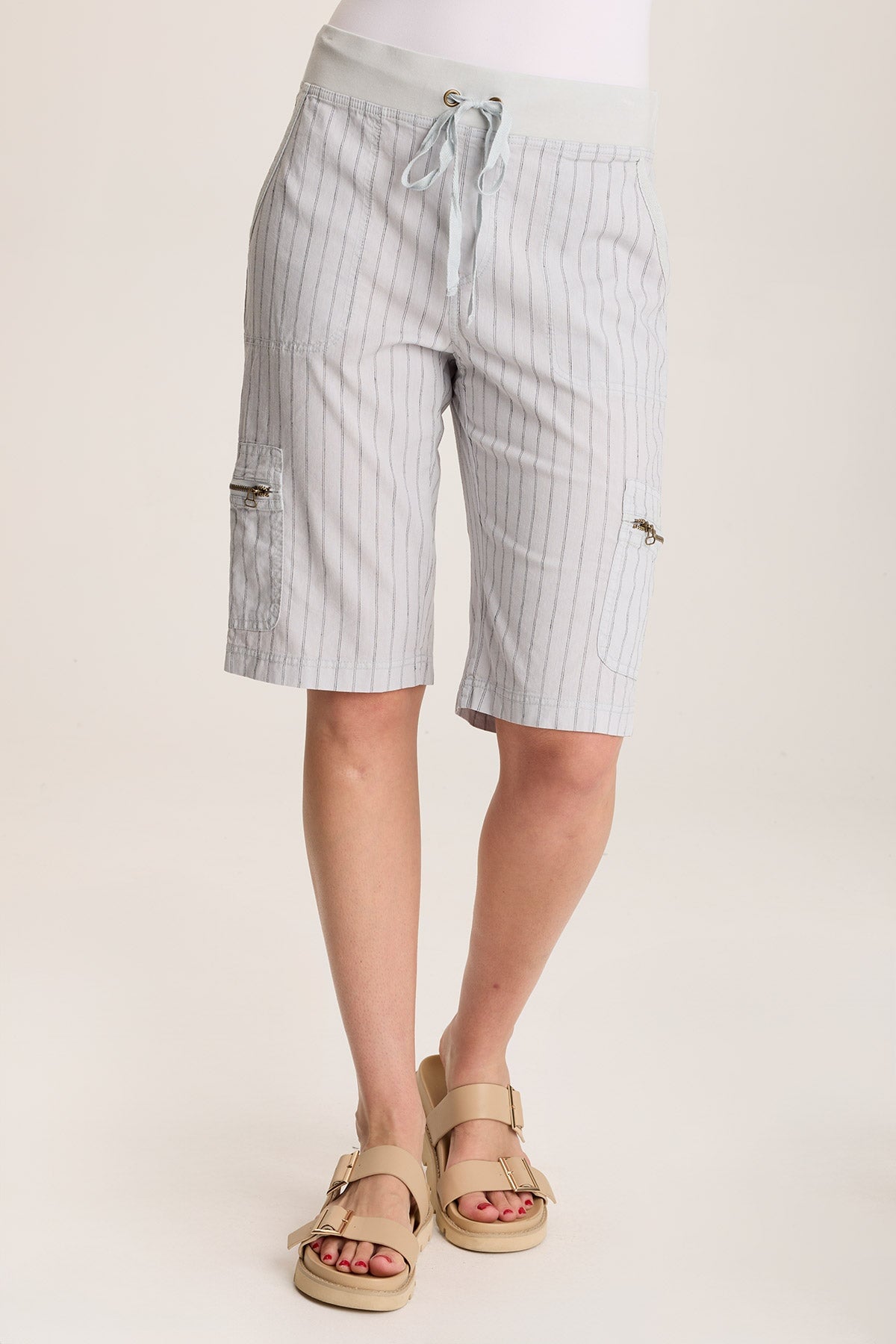 Fashionable Men's Bermuda Linen Shorts with Cargo Pockets - Breathable Pinstripe Summer Shorts for Casual Wear, Beach & Outdoor Activities