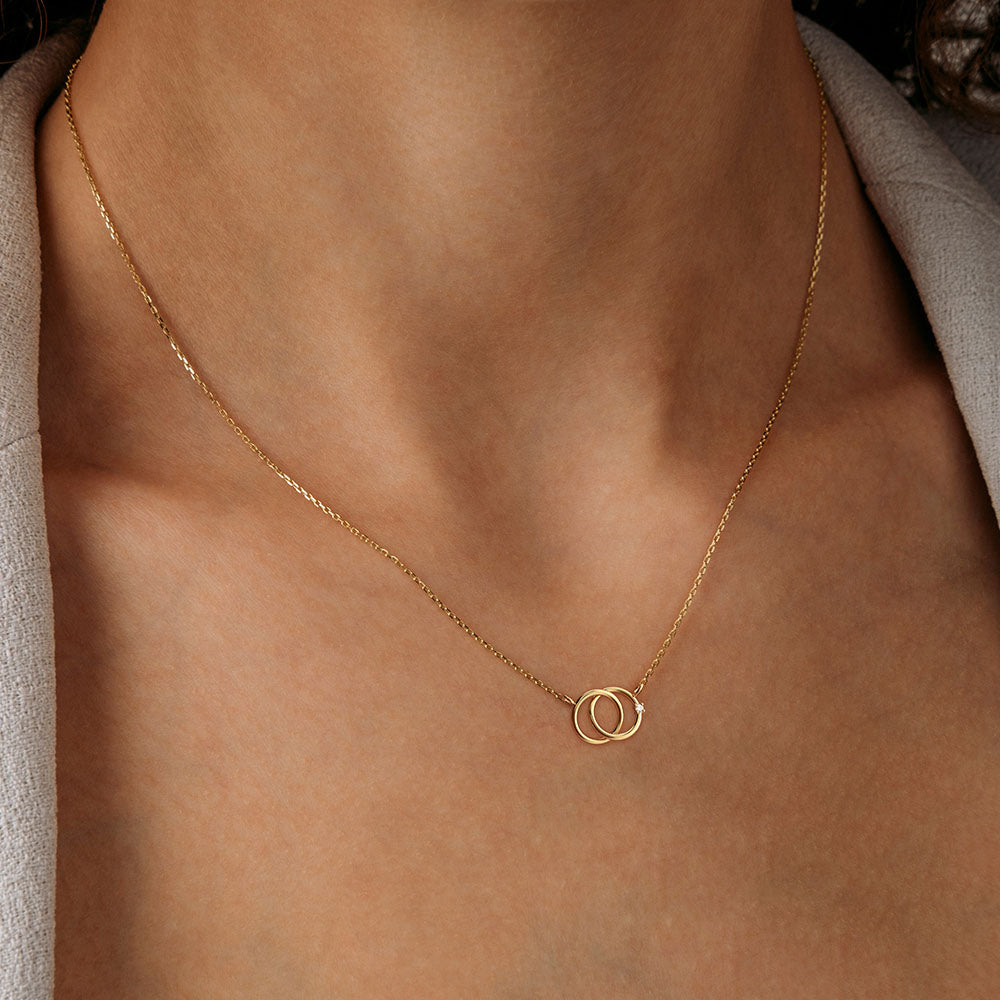 Simple Interlocking Circles Necklace - Minimalist Gold & Silver Layered Pendant for Women | Perfect for Everyday Wear, Date Nights & Gifting