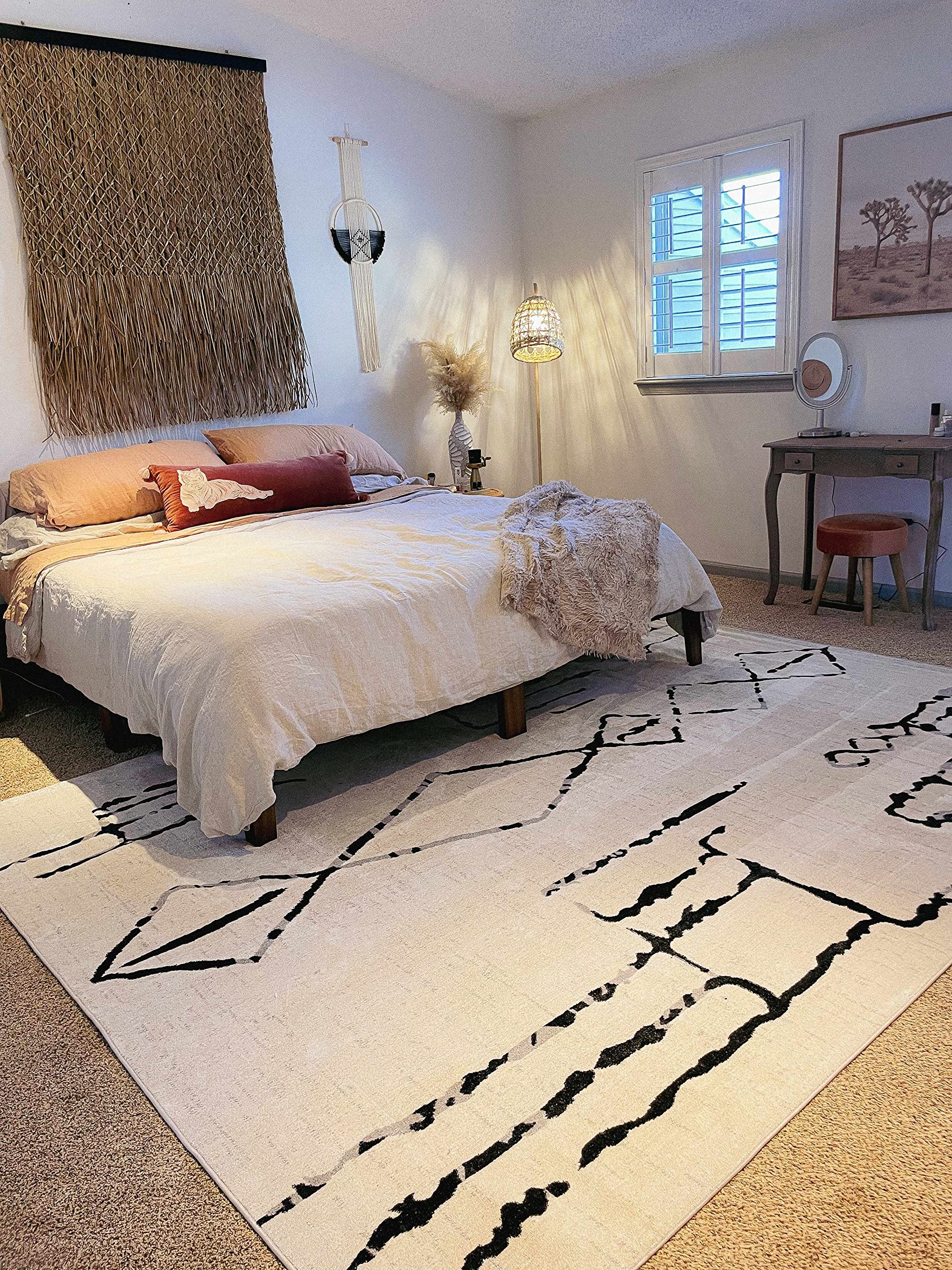 Hauteloom Maguyam Washable Area Rug - Black & Gray - 7'10