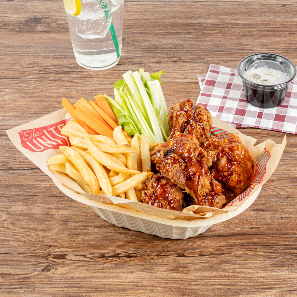 25 oz Disposable Cream Plastic Oval Food Serving Basket - 9.25