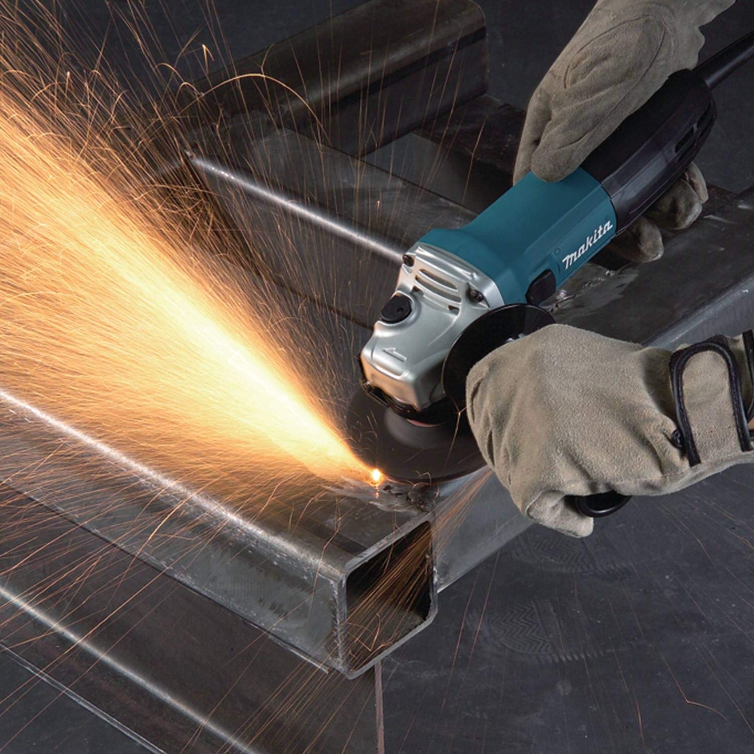 Makita GA4030K-R 4 Inch Angle Grinder with Slide Switch & Tool Case - Renewed Power Tool for Metal Cutting, Grinding, and Polishing - Perfect for DIY Projects and Professional Construction Work