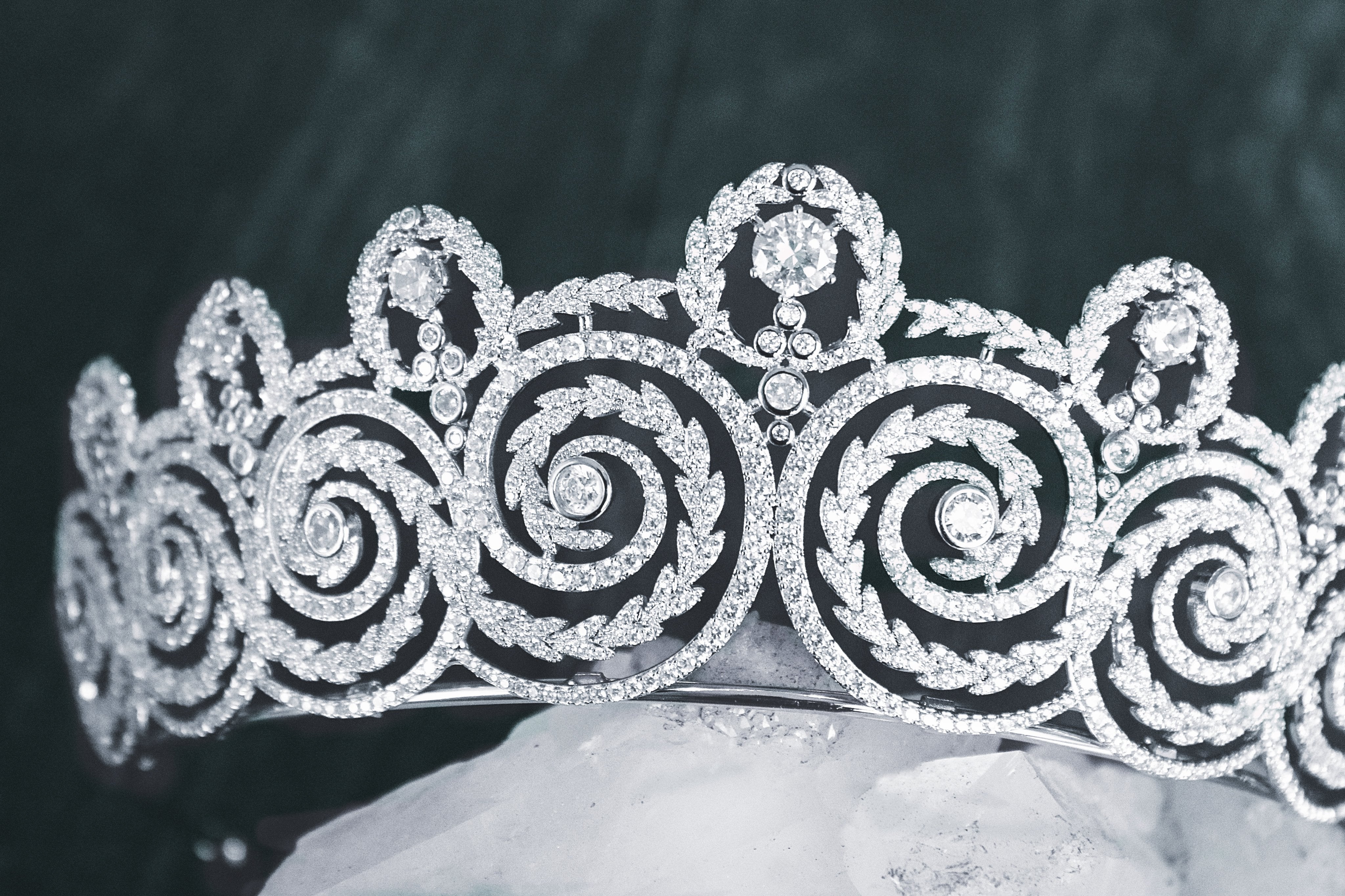 KHEDIVE Simulated Diamond Bridal Tiara - Elegant Wedding Headpiece for Bride, Princess, Prom & Special Occasions