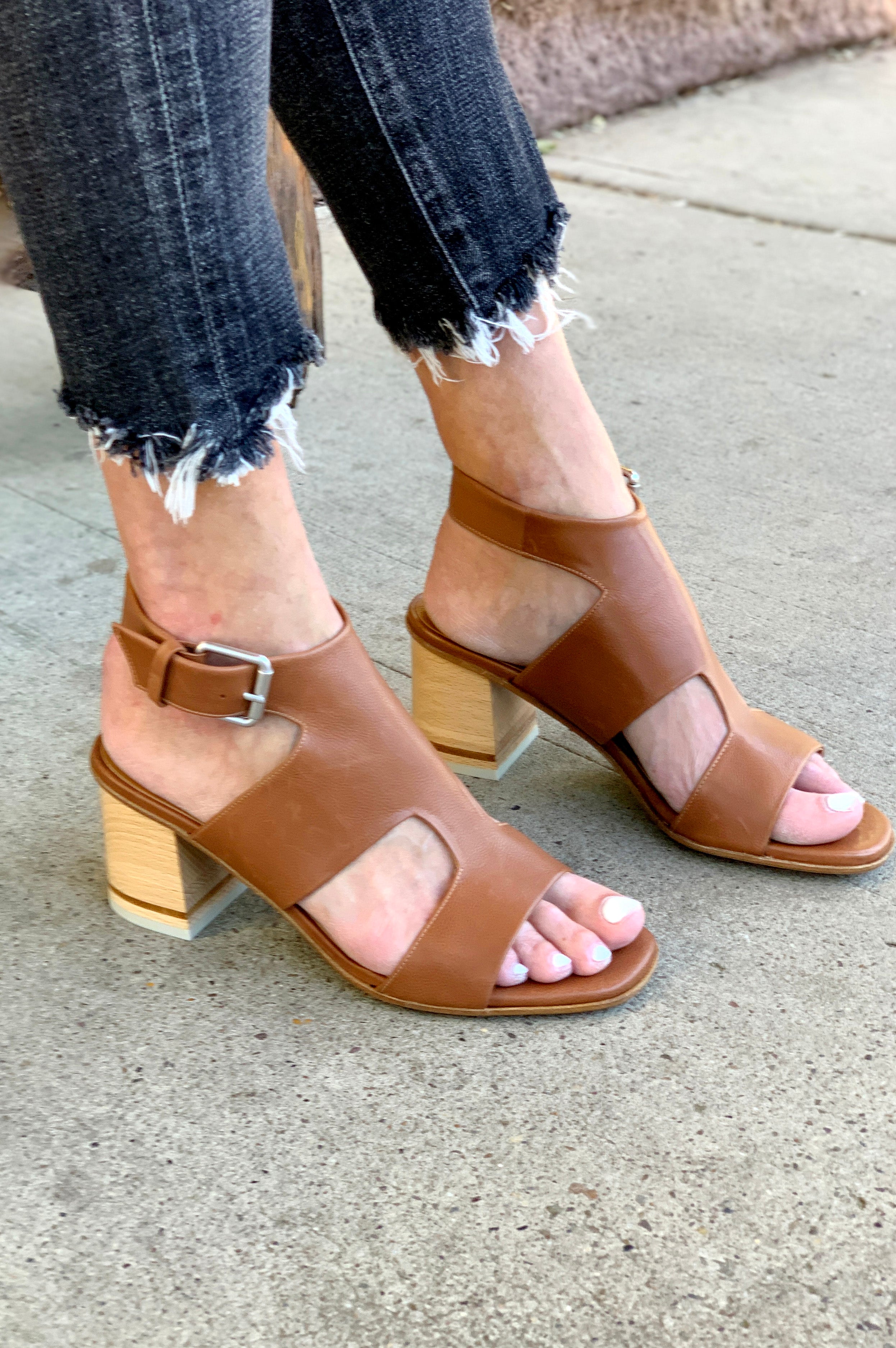 Berry Sandal Cuoio - Premium Leather Sandals for Women | Comfortable & Stylish Summer Footwear for Beach, Vacation & Casual Outings