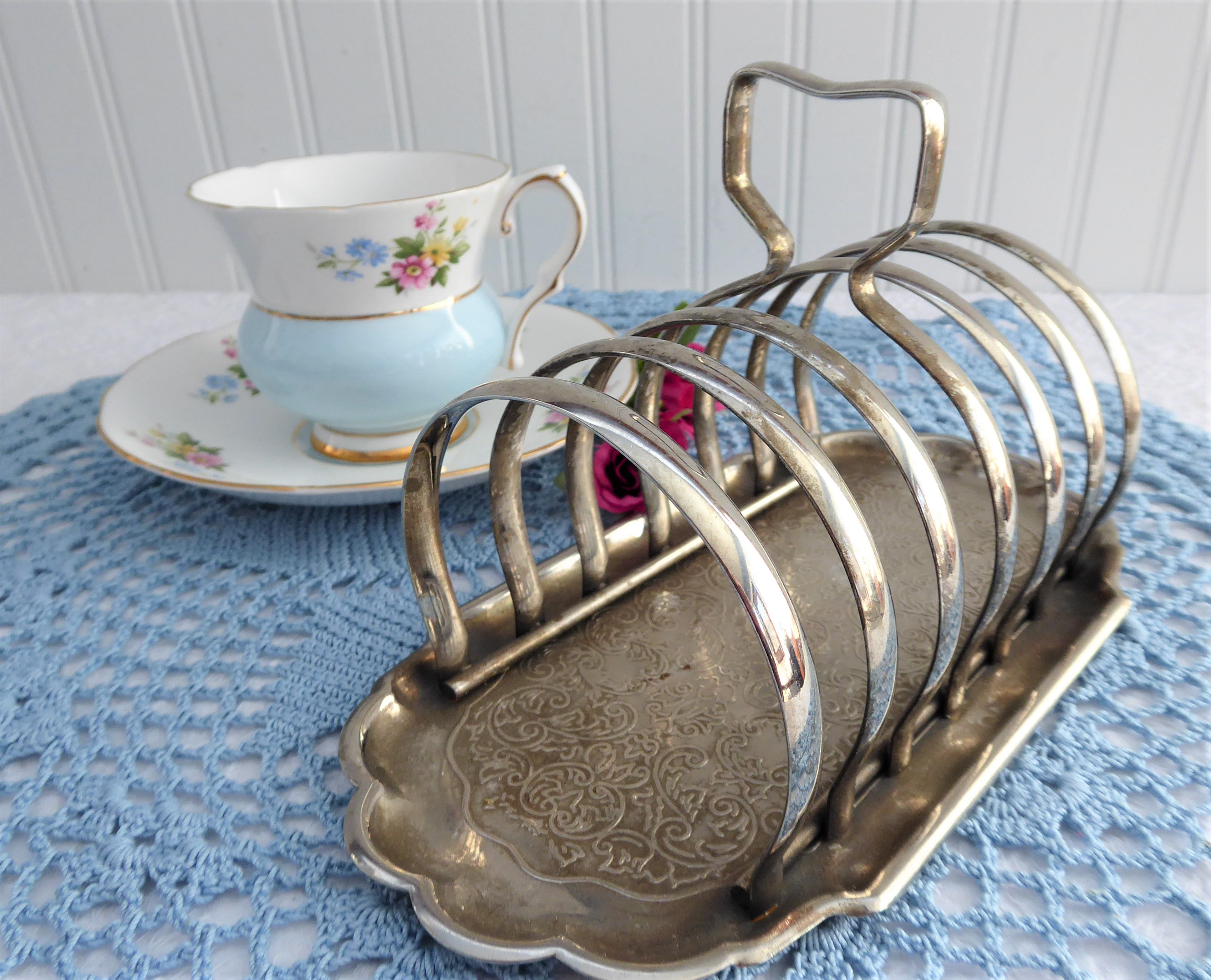 Vintage 1950s Silver Plated Toast Rack - 6 Slice Holder with Attached Crumb Tray - English Style Toast Letter Organizer - Perfect for Breakfast Table, Kitchen Decor & Retro Dining Display