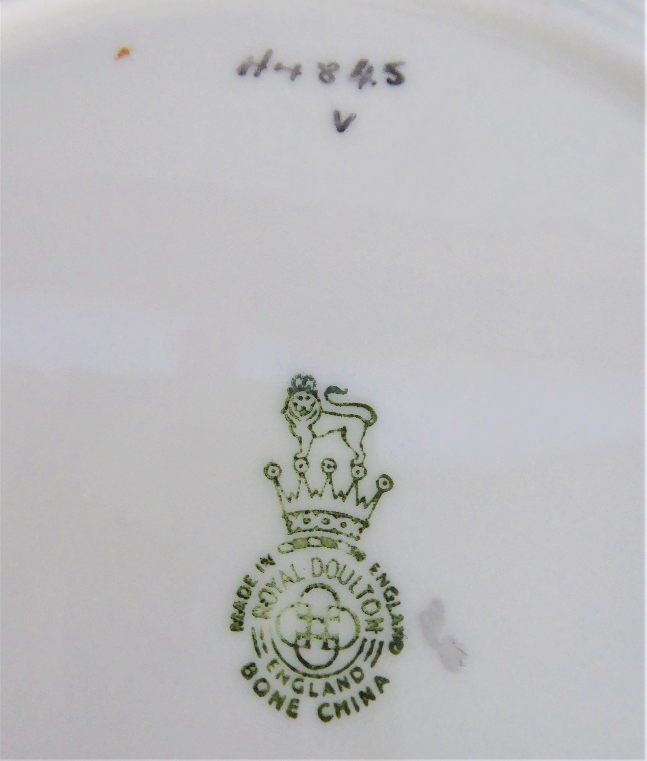 Royal Doulton Rosebud 8.25 Inch Salad Plate - Vintage 1940s Floral Tea Plate for Afternoon Tea & Special Occasions
