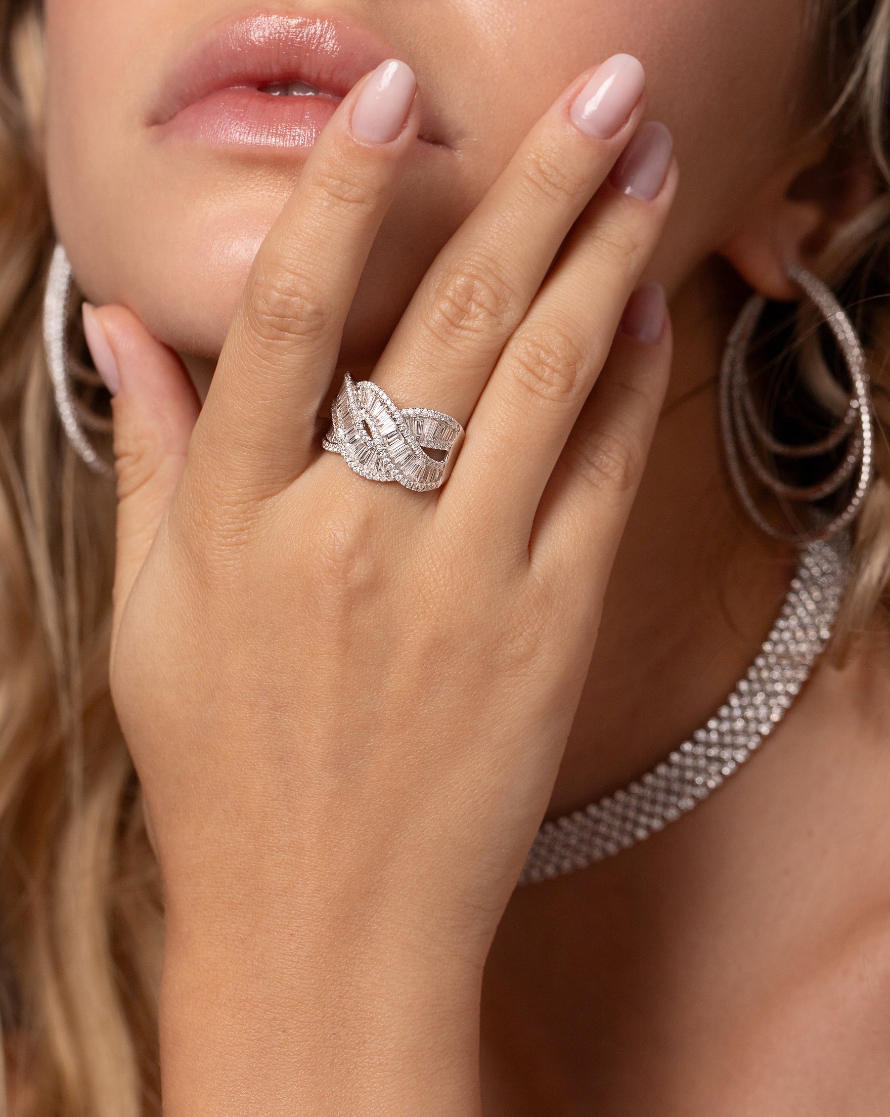 Elegant Baguette Lace Ring - Dainty Stackable Wedding Band for Women - Perfect for Engagement, Anniversary & Everyday Wear