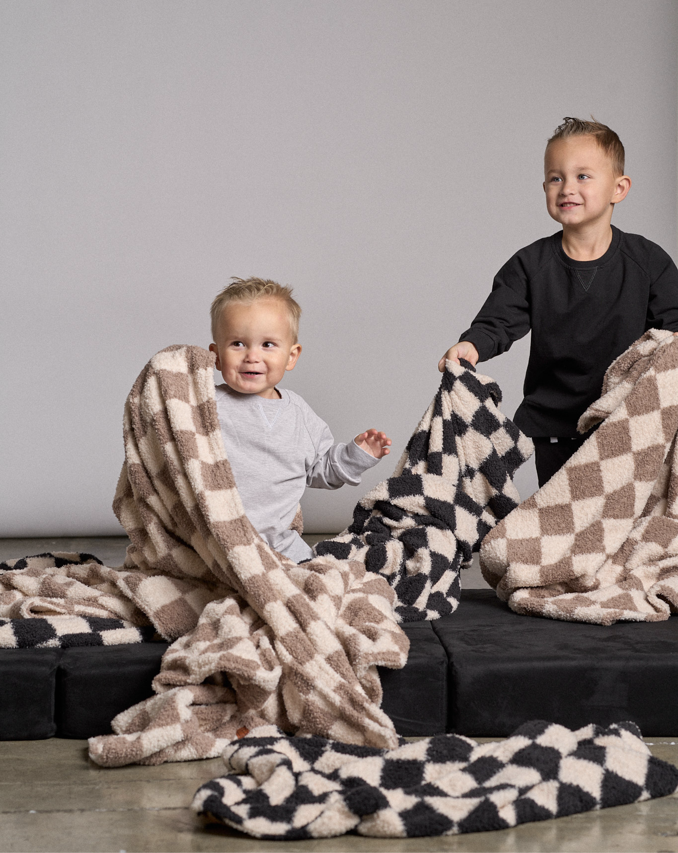 Soft Plush Blanket - Black Check Pattern - Cozy & Warm Fleece Throw for Bed, Couch, and Travel - Perfect for Home Decor, Gifts, and Relaxation