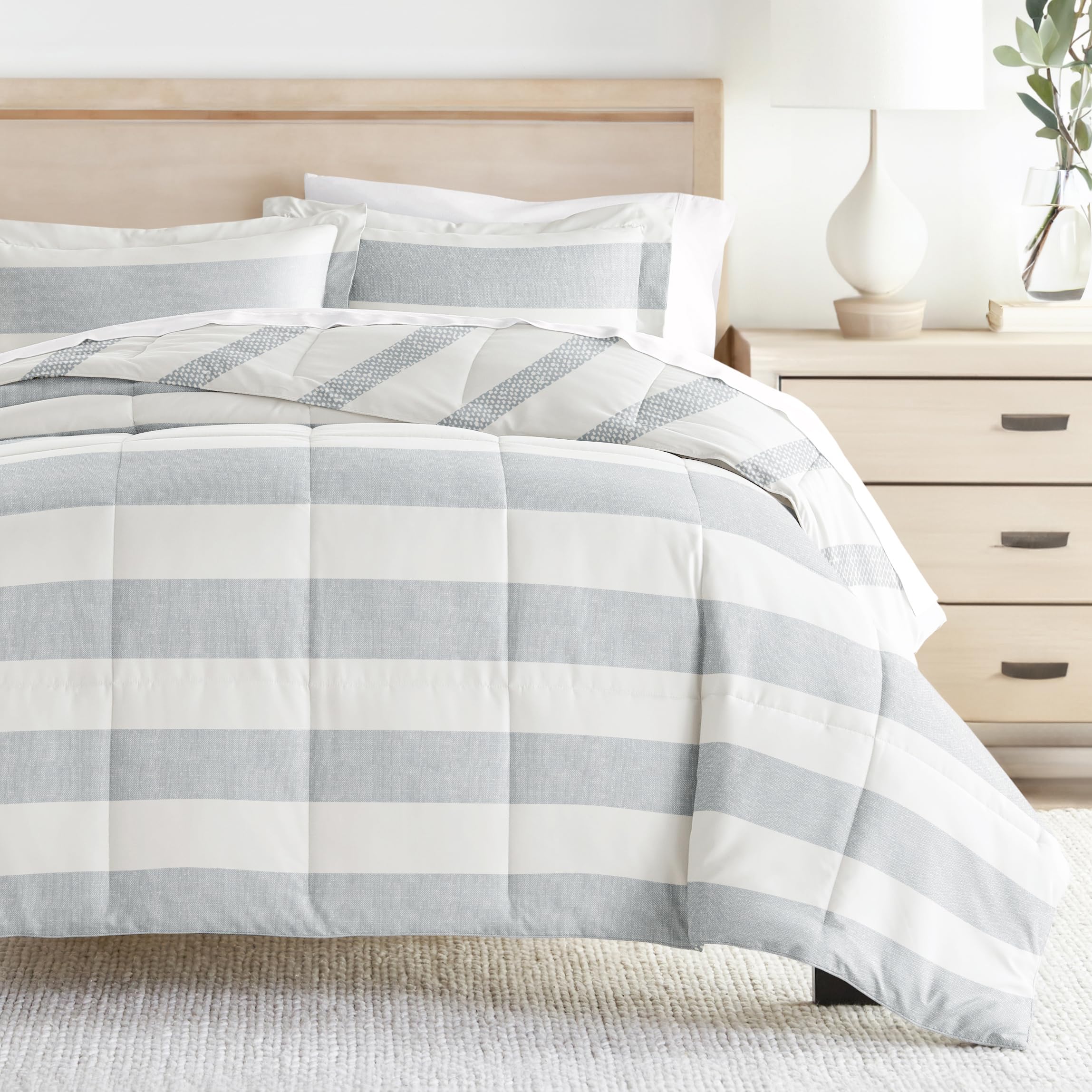 Luxury Reversible King Size Comforter Set (3 Piece) - Soft & Lightweight Down Alternative Bedding - Includes King Comforter & 2 Pillow Shams - Perfect for Master Bedroom, Guest Room & Cozy Home Decor