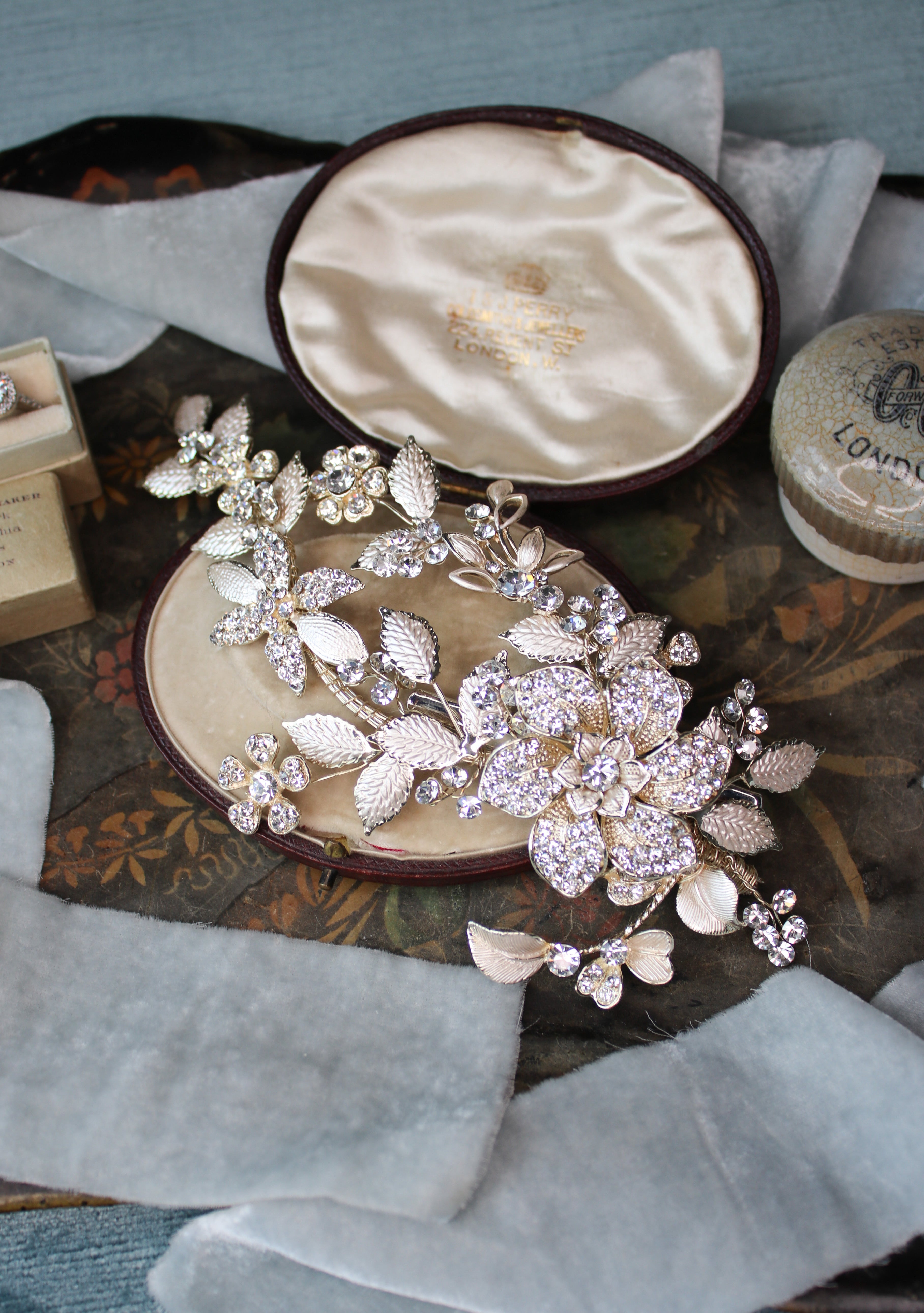 LOLA Floral and Crystal Bridal Hair Clip - Elegant Wedding Hair Accessory for Brides, Bridesmaids, and Special Occasions