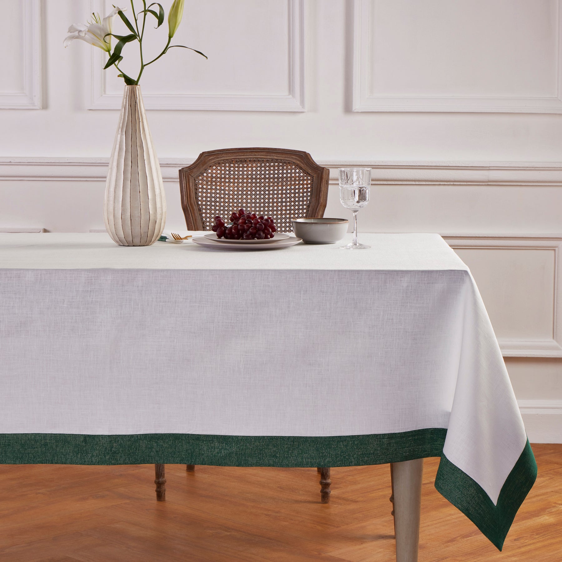 Festive Edge Tablecloth - Elegant Holiday Dining Decor for Christmas, Thanksgiving & Parties - Perfect for Home, Restaurants & Events