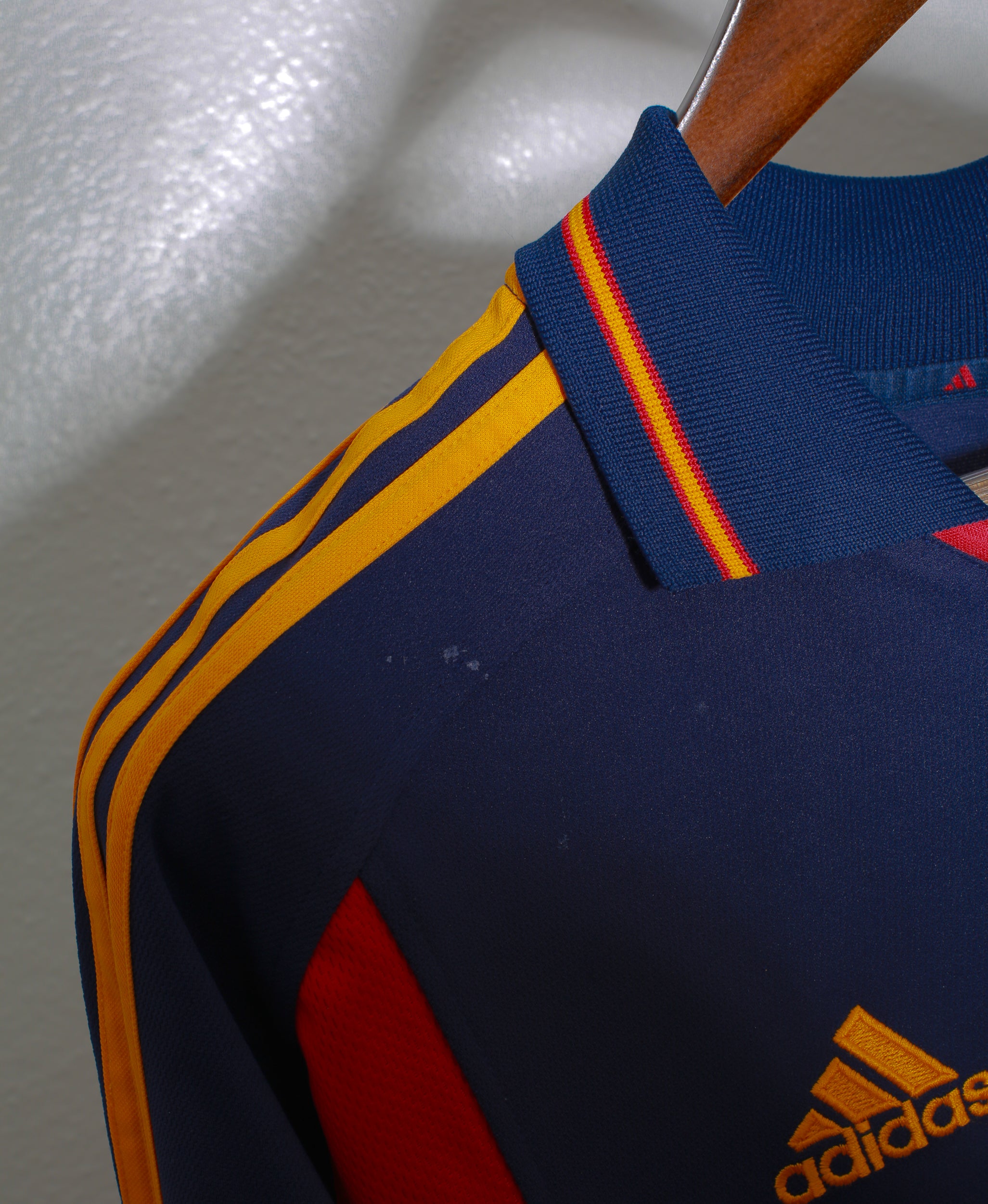 Authentic 2000 Spain Away Soccer Jersey #4 Guardiola (Large) - Perfect for Match Days, Fan Events & Collectibles