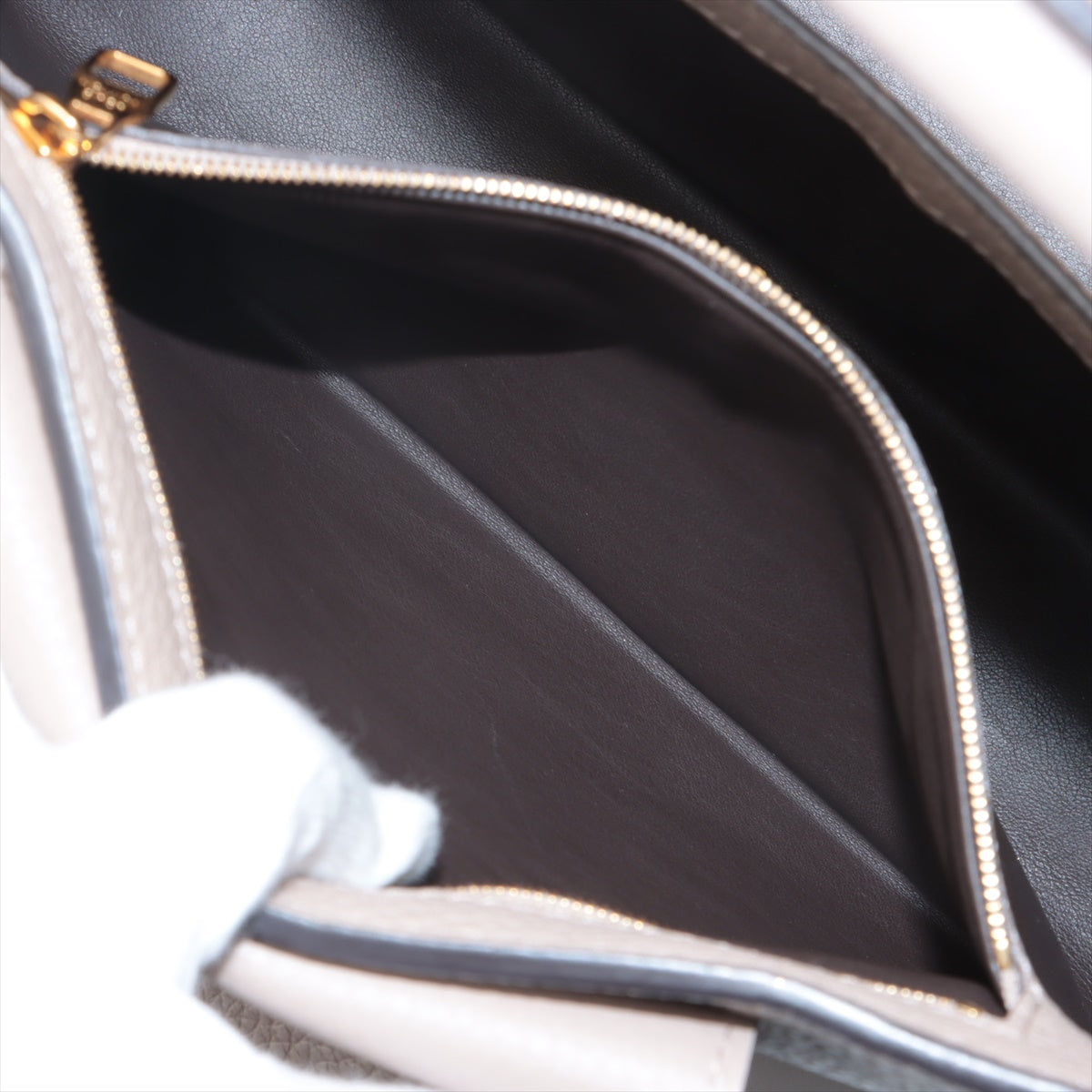 Authentic Louis Vuitton Capucines MM Handbag in Galet Grey - Luxury Leather Tote Bag for Women, Perfect for Work, Travel & Special Occasions