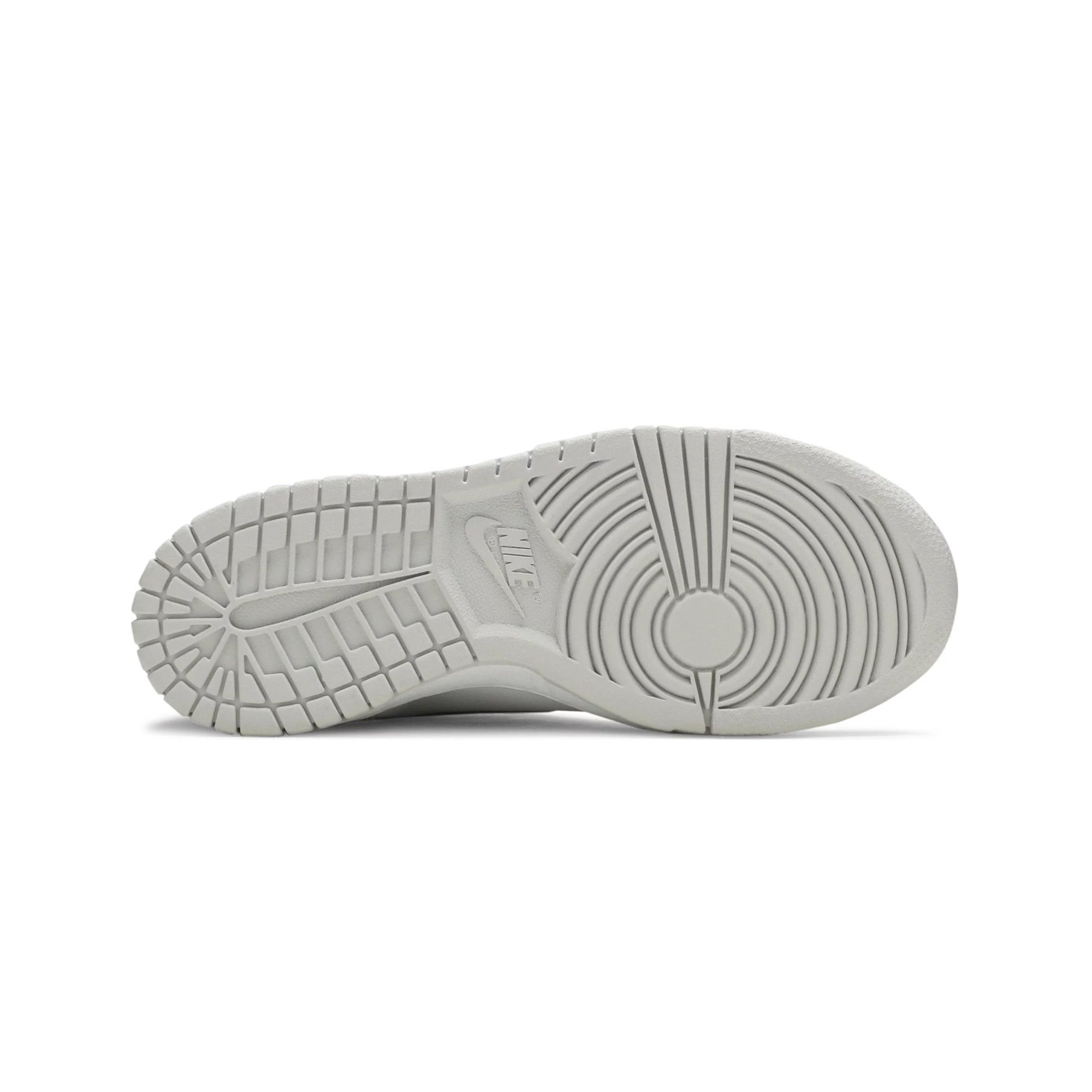 Nike Dunk High 'Vast Grey' GS Sneakers - Women's Retro Basketball Shoes for Casual Wear & Street Style Fashion