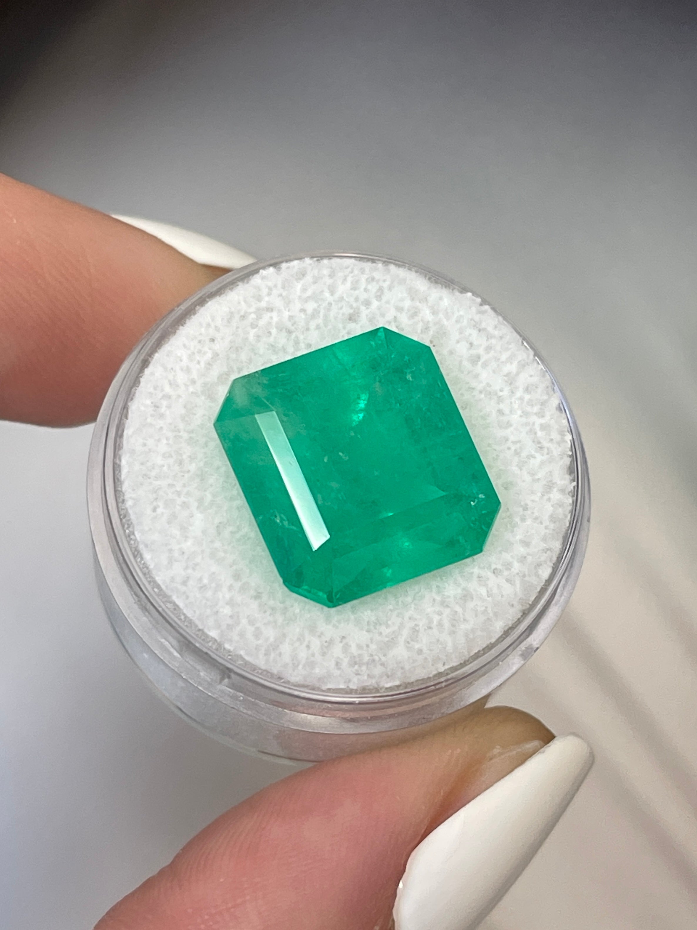 12.09 Carat Colombian Emerald Loose Gemstone - 15x14mm Emerald Cut for Jewelry Making, Engagement Rings & Luxury Gifts