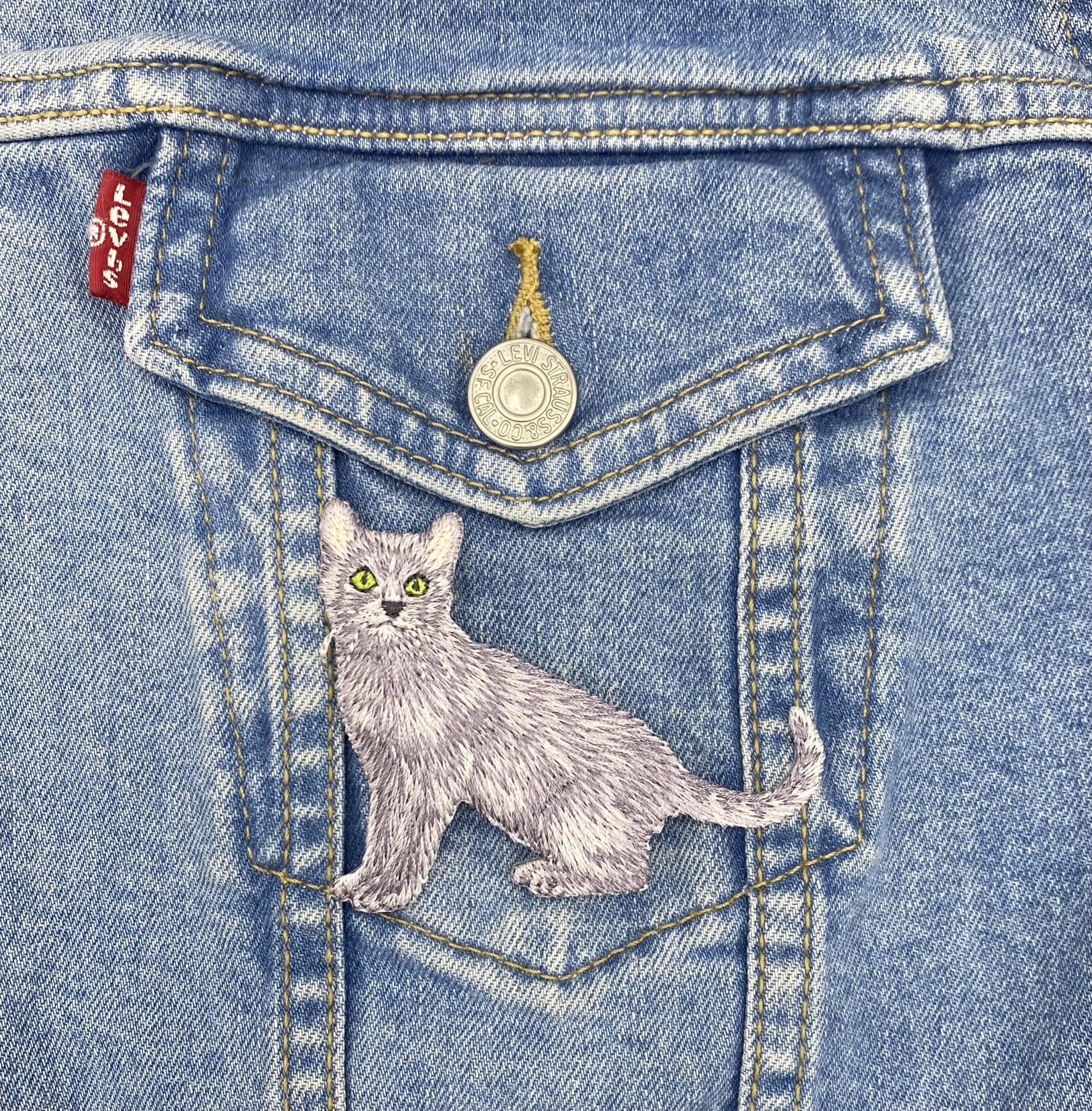 Realistic Gray Cat Full Body Embroidered Iron On Patch for Pets, Kittens, DIY Clothing, Jackets, Bags & Backpacks - Perfect for Customization & Personalization