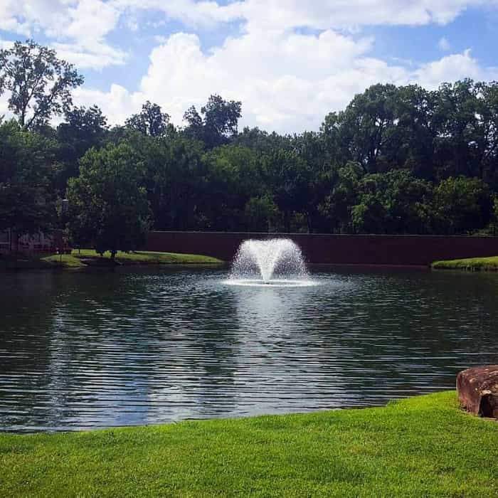 Scott North Star Floating Pond Aerator Fountain - Energy Efficient Water Aeration System for Lakes, Ponds & Small Water Features - Perfect for Backyard Ponds, Koi Ponds & Water Gardens