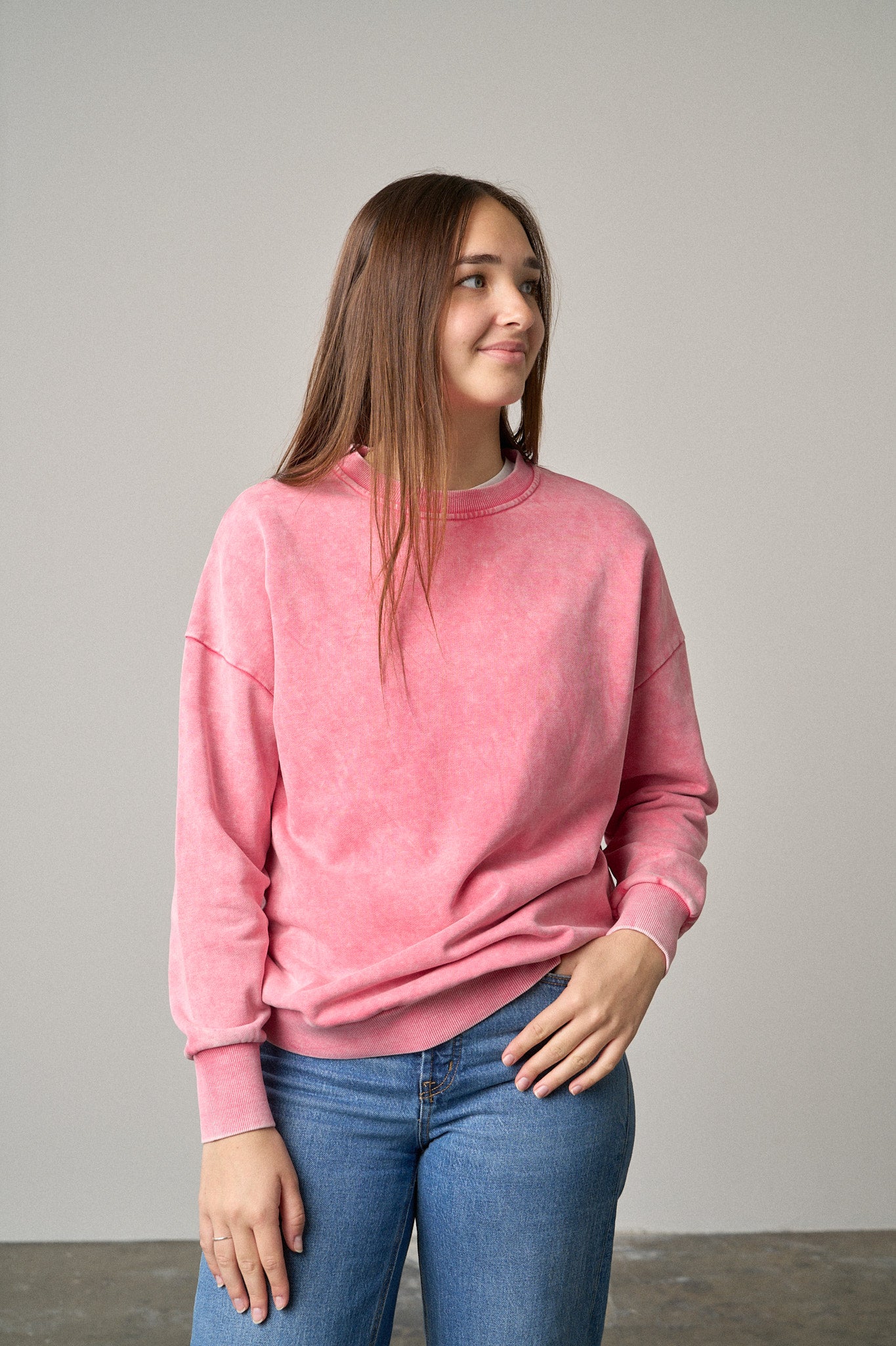 Electric Pink Washed Crewneck Sweatshirt for Adults - Soft & Stylish Casual Wear for Everyday Comfort