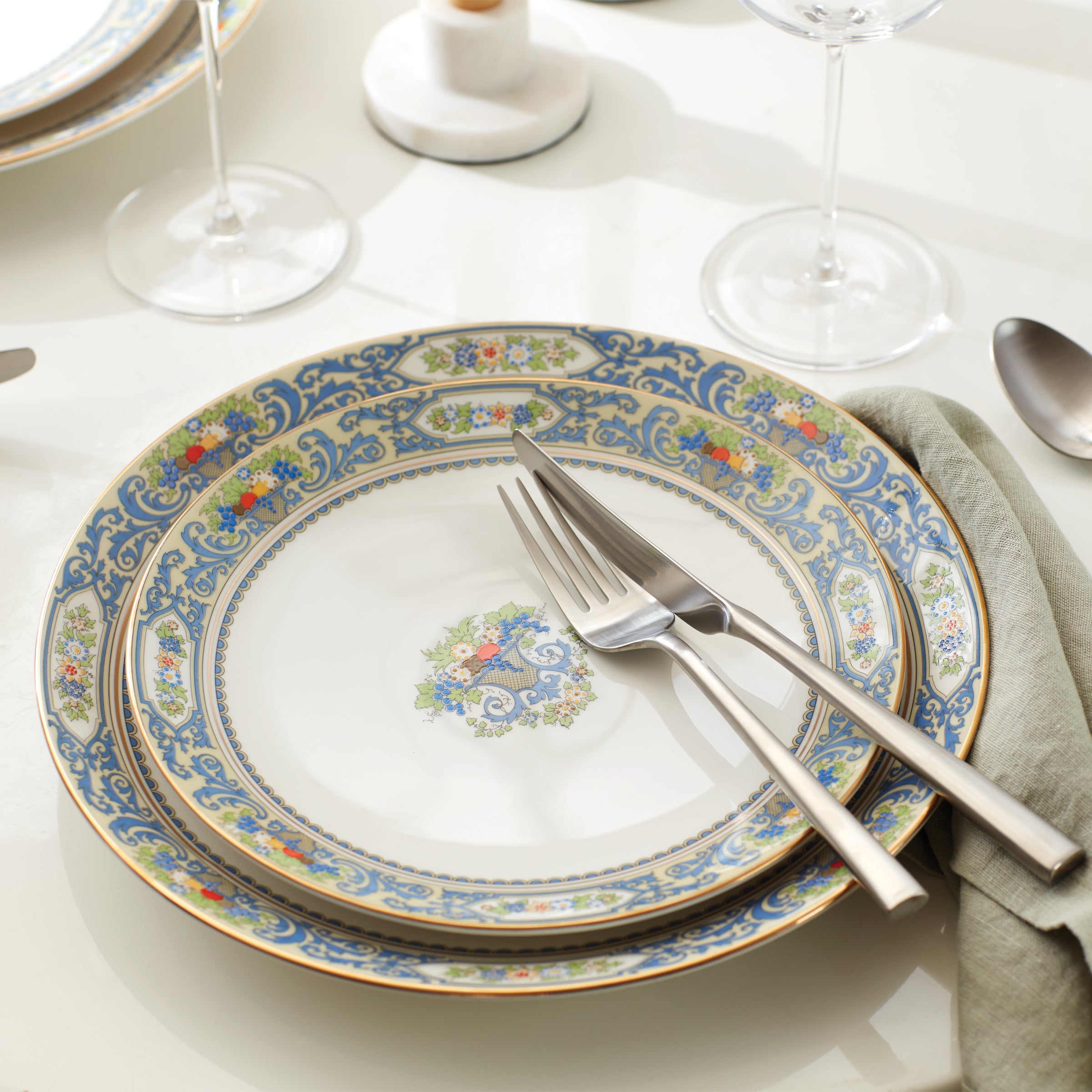 Elegant White Accent Plates Set of 4 - Perfect for Fall Dinner Parties, Thanksgiving Decor & Seasonal Table Settings