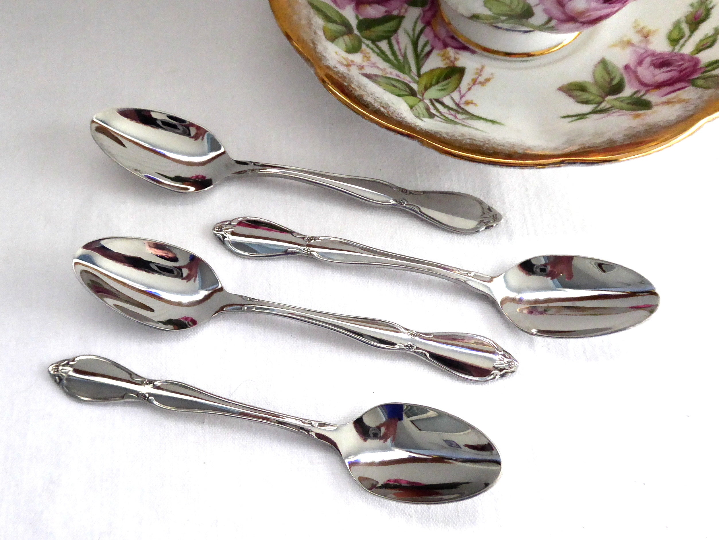 Oneida Chatelaine 4-Piece Demi Teaspoon Set - Stainless Steel Coffee & Tea Spoons - Perfect for Afternoon Tea, Desserts, and Coffee Bars