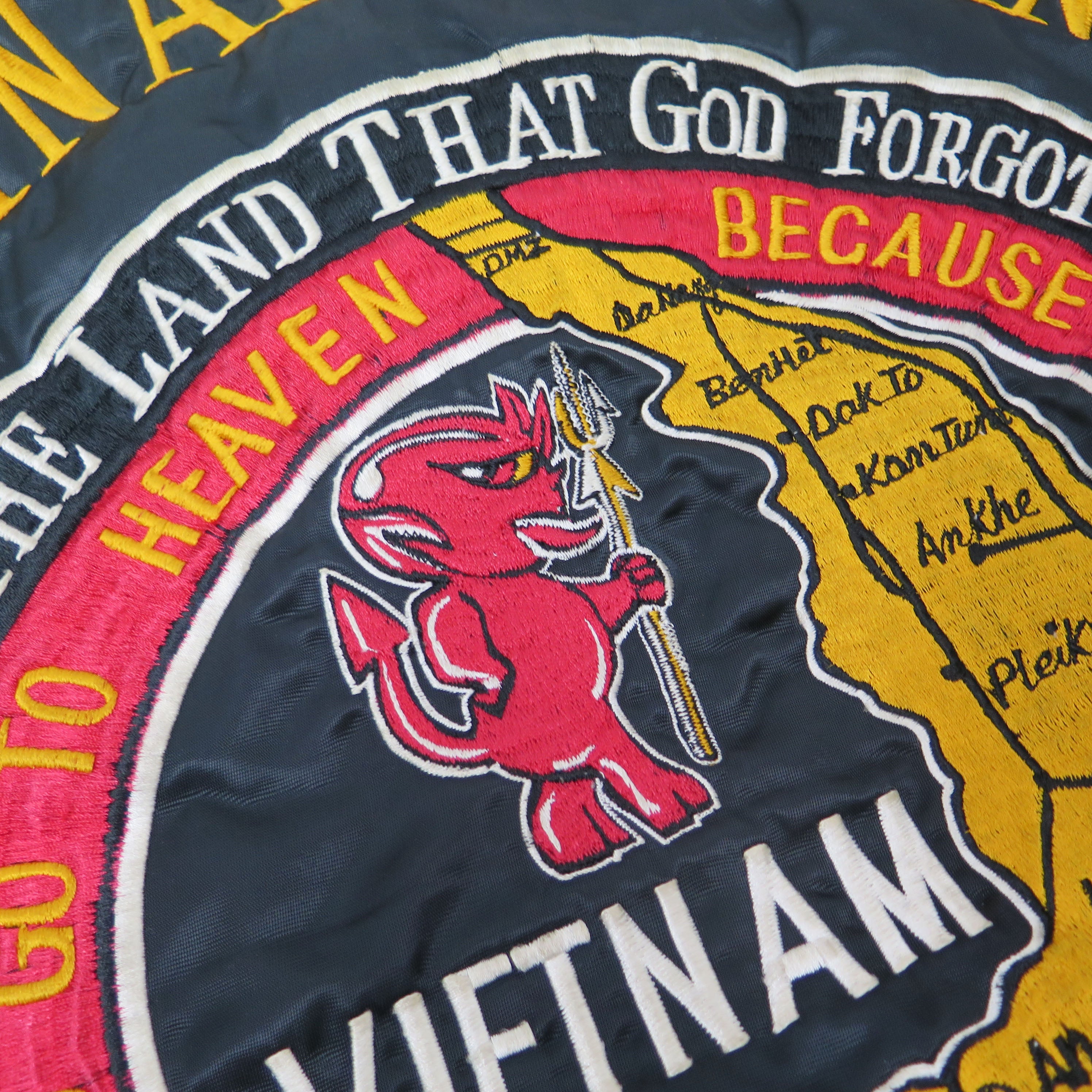 Vietnam Veteran USMC 1966/67 Tour Bomber Jacket - 1st Marine Division Souvenir - Size Large - Military Collectible & Patriotic Gift for Veterans Day