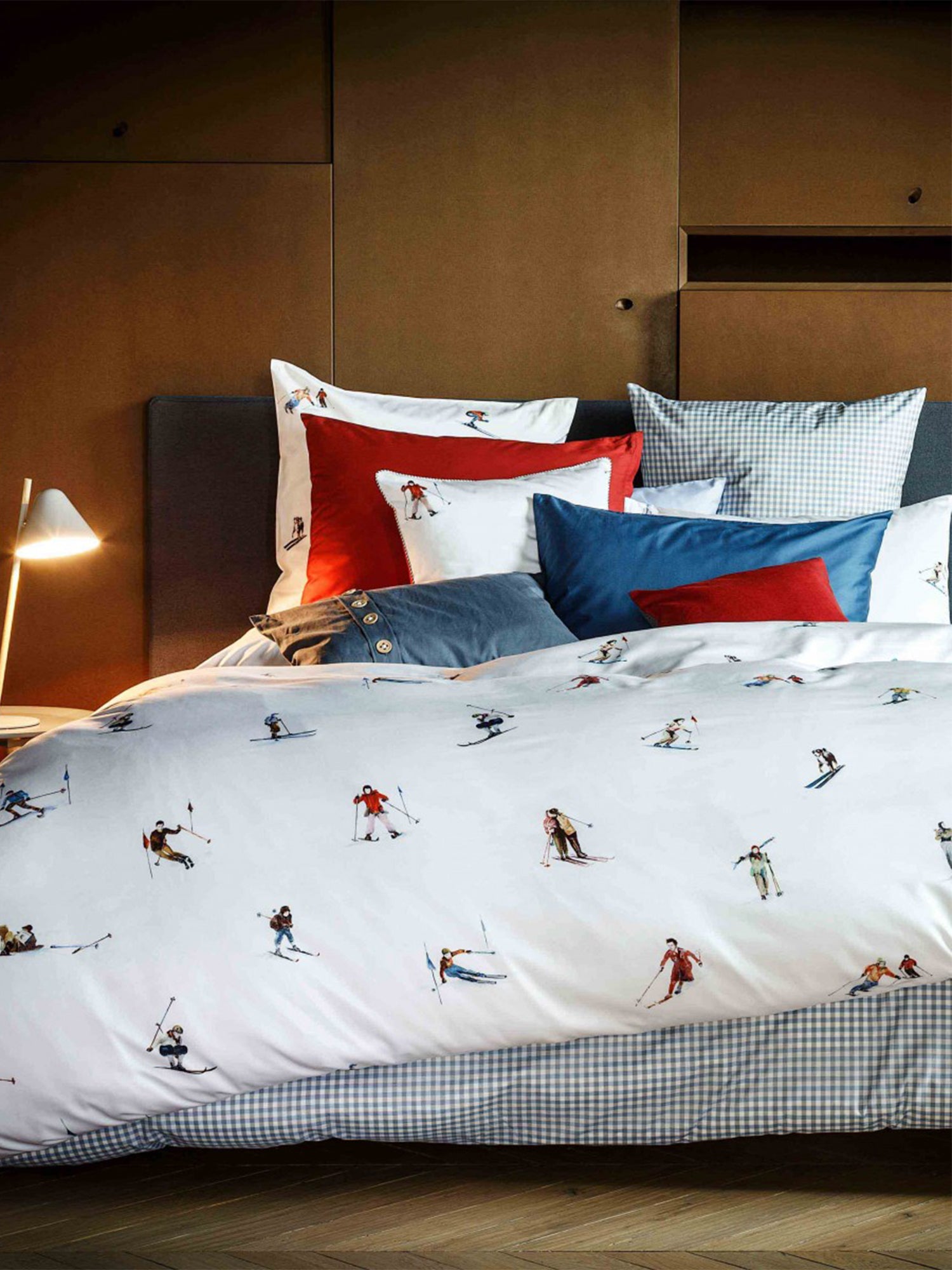 Premium Skiers Twin Duvet Cover Set - Winter Sports Themed Bedding for Cozy Cabin Retreats & Mountain Lodge Decor
