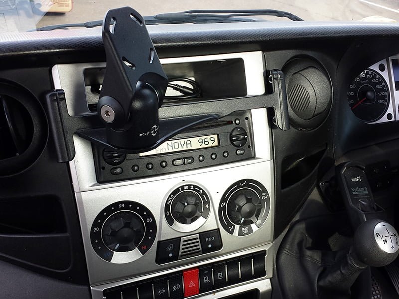 Industrial Evolution InDash Mount for Iveco Daily (2011-2014) - Secure & Adjustable Car Phone Holder for Hands-Free Navigation & Calls While Driving
