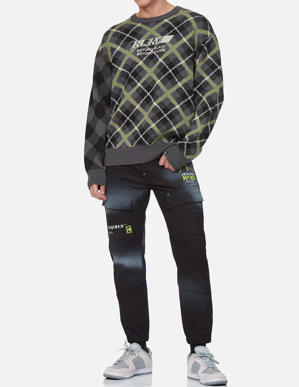 Stylish Contrast Plaid Sweater for Women & Men | Trendy Fall Winter Knitwear | Perfect for Casual Outfits, Office Wear & Holiday Parties
