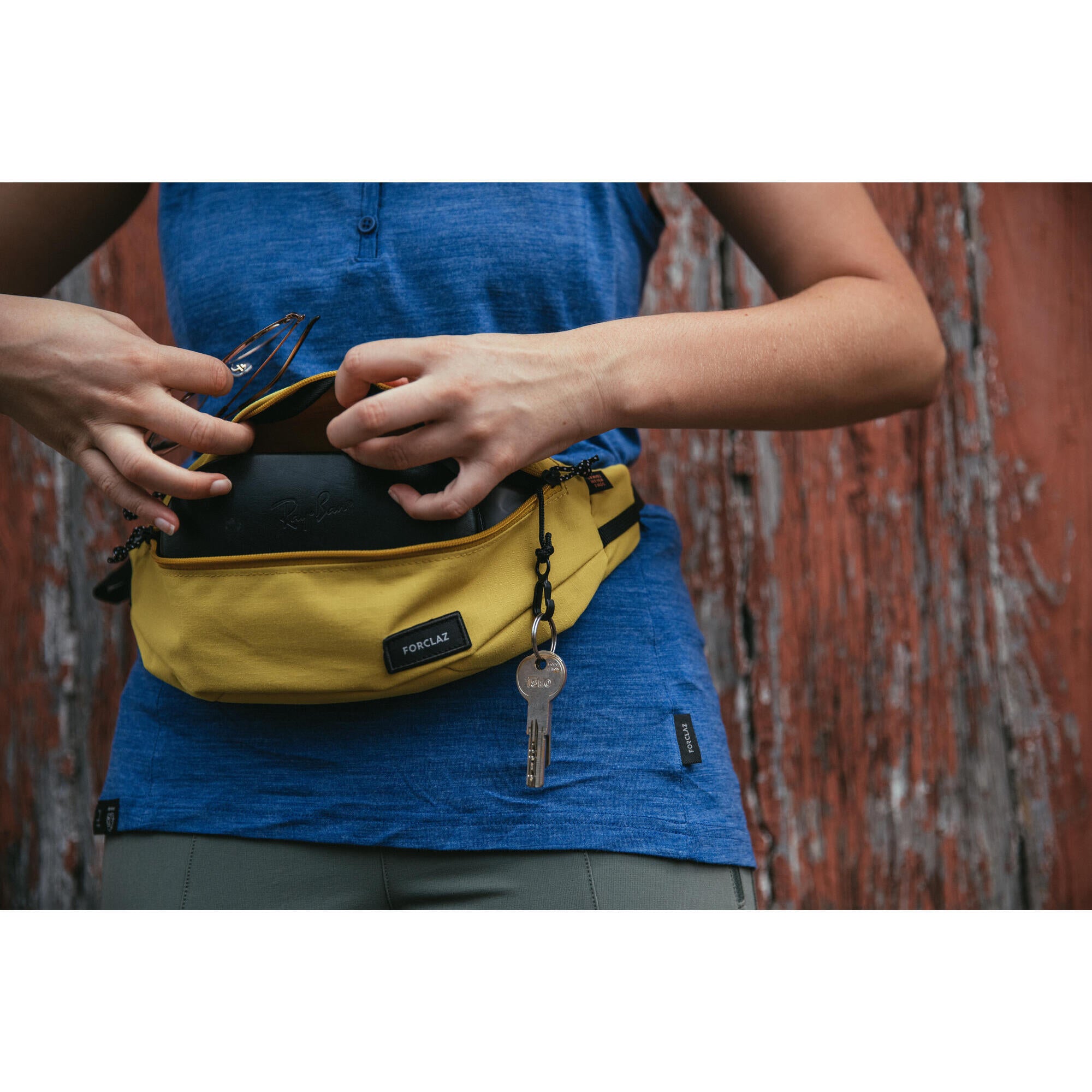 Forclaz Travel 2 L Belt Bag - Lightweight Waist Pack for Hiking, Running & Travel - Hands-Free Storage for Essentials - Perfect for Outdoor Adventures & Daily Commutes