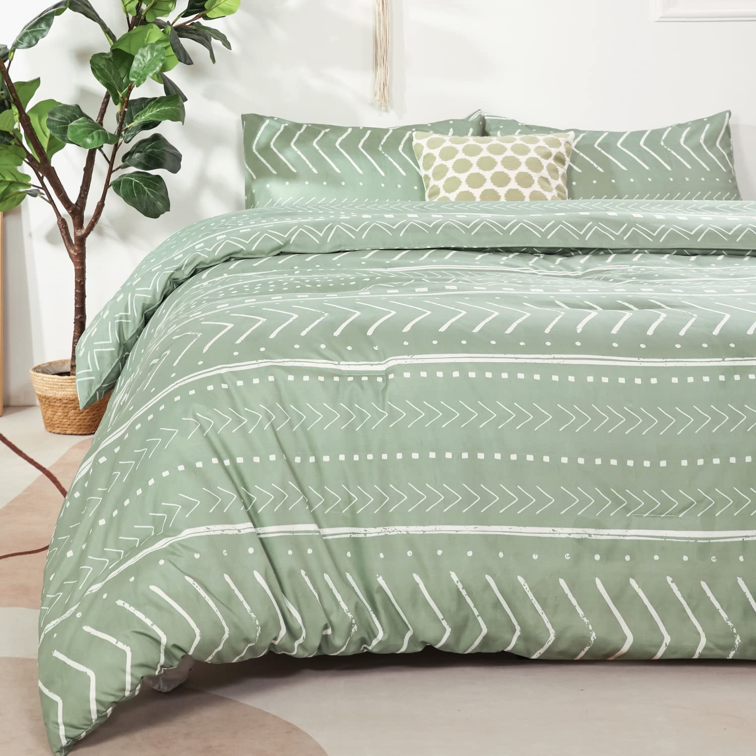 Aztec Sage Green King Size Comforter Set - Bohemian Folkloric Art Pattern Bedding with Soft Microfiber Fill, Includes 1 Comforter & 2 Pillowcases - Perfect for Boho Chic Bedrooms, Guest Rooms & Dorm Decor