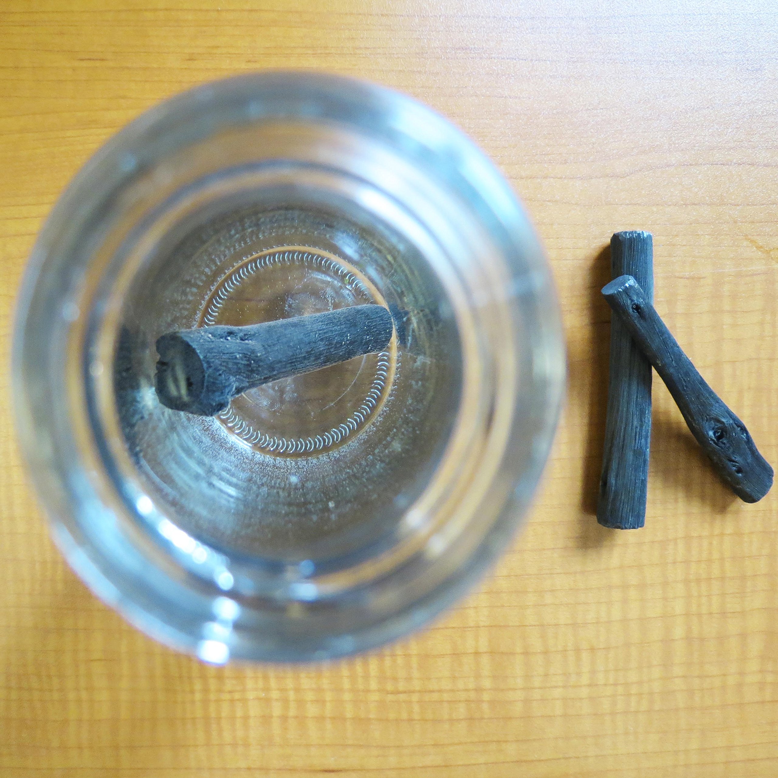 Premium Tosa Binchotan Charcoal Water Purifying Sticks - Natural Water Filter for Great-Tasting Drinking Water (6 Sticks) - Perfect for Personal Water Bottles, Travel & Camping Hydration