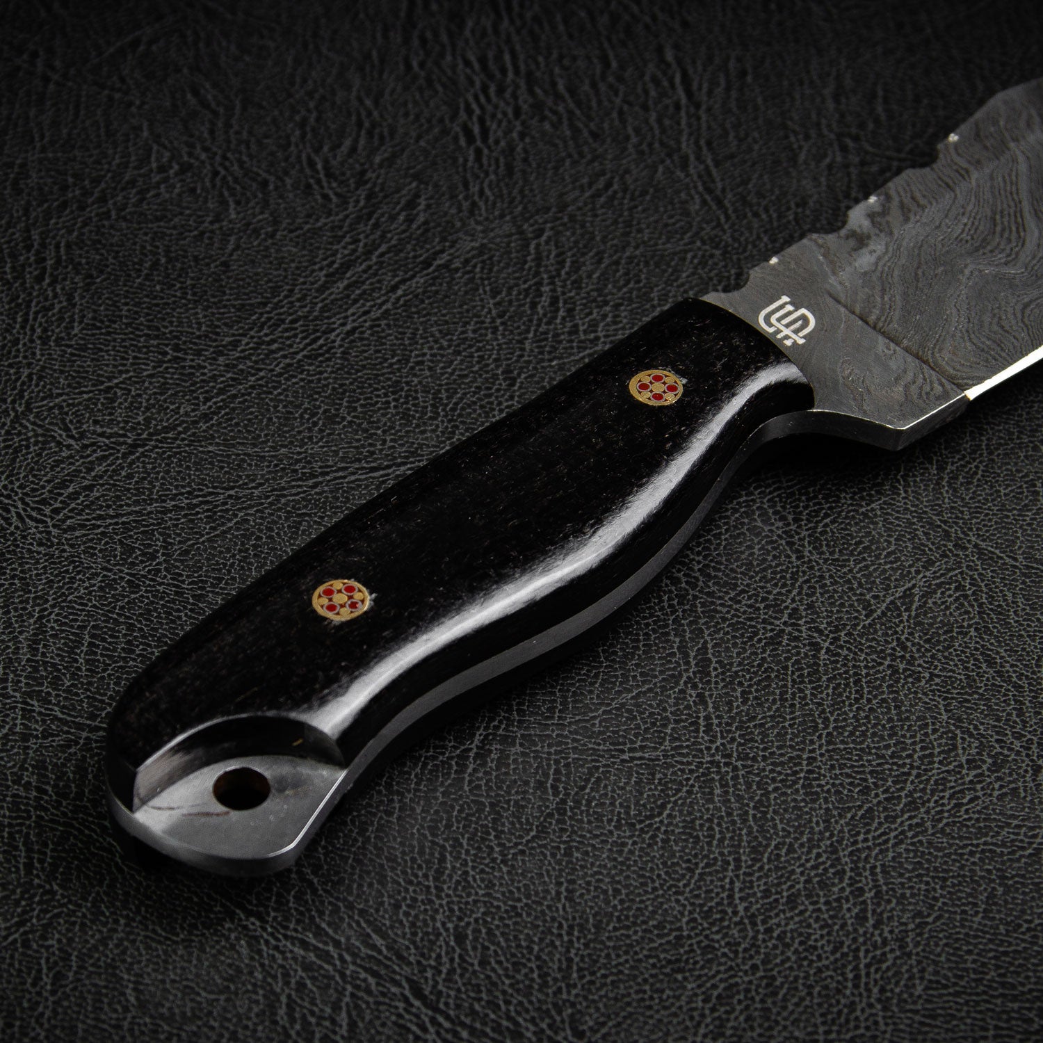 Premium Damascus Steel Hunting Knife - Handcrafted Outdoor Survival Knife for Camping, Hunting & Bushcraft - Razor Sharp Blade with Ergonomic Handle