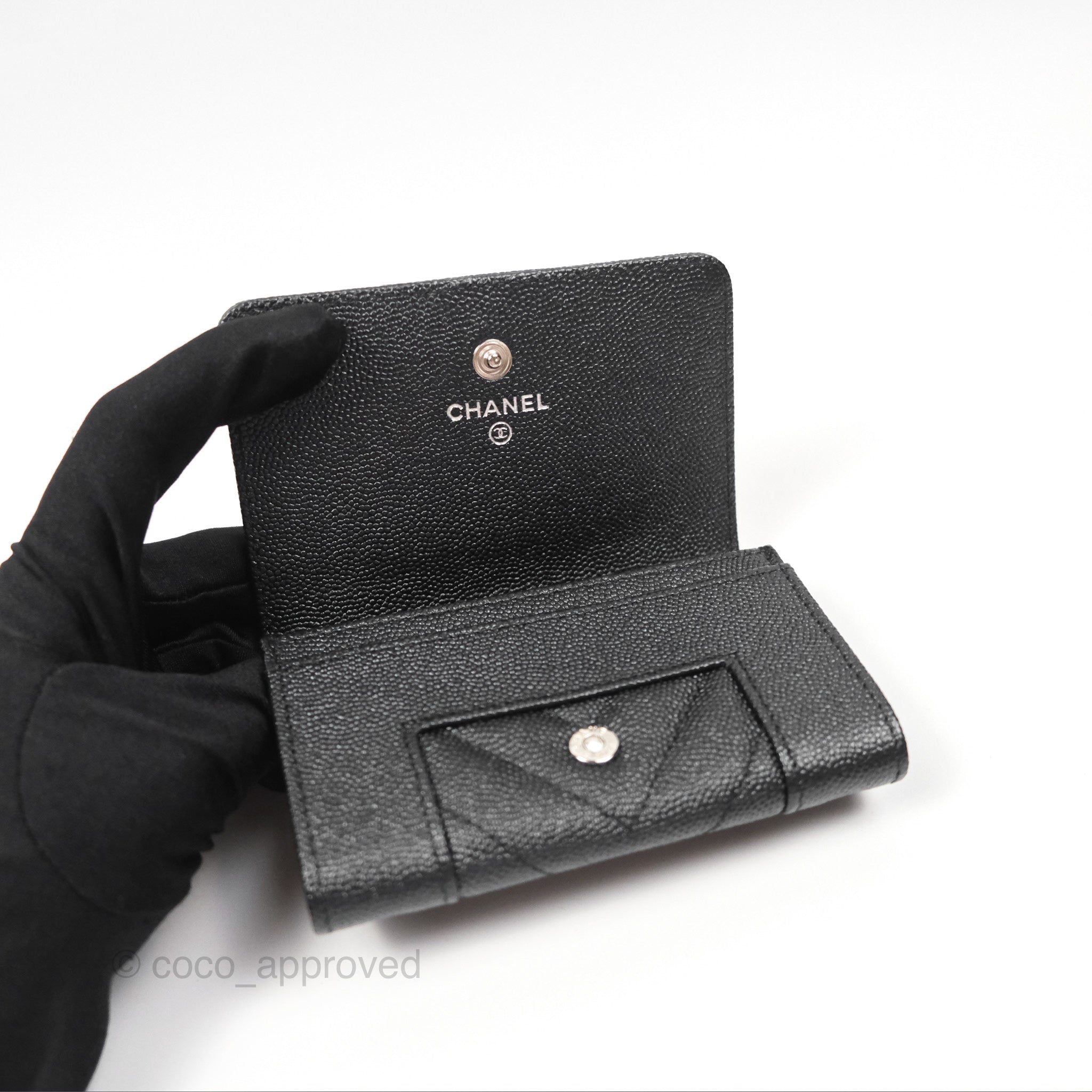 Chanel Chevron Mademoiselle Card Holder in Iridescent Black Caviar Leather with Silver Hardware - Perfect for Everyday Luxury & Compact Wallet Organization