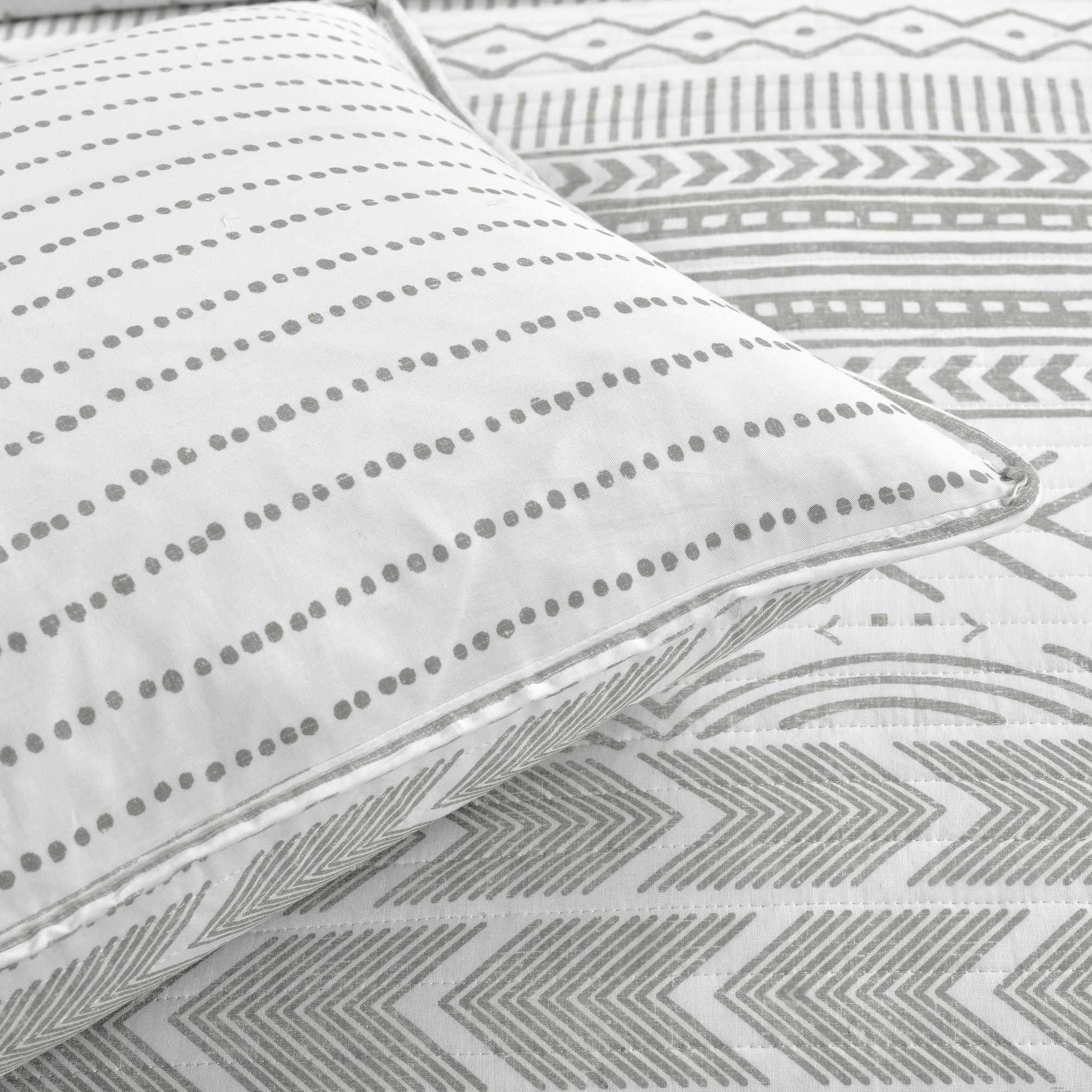 Hygge Geo Quilt 3 Piece Set - Soft Geometric Pattern Bedding for Cozy Bedroom Decor | Perfect for Master Bedroom, Guest Room & Dorm