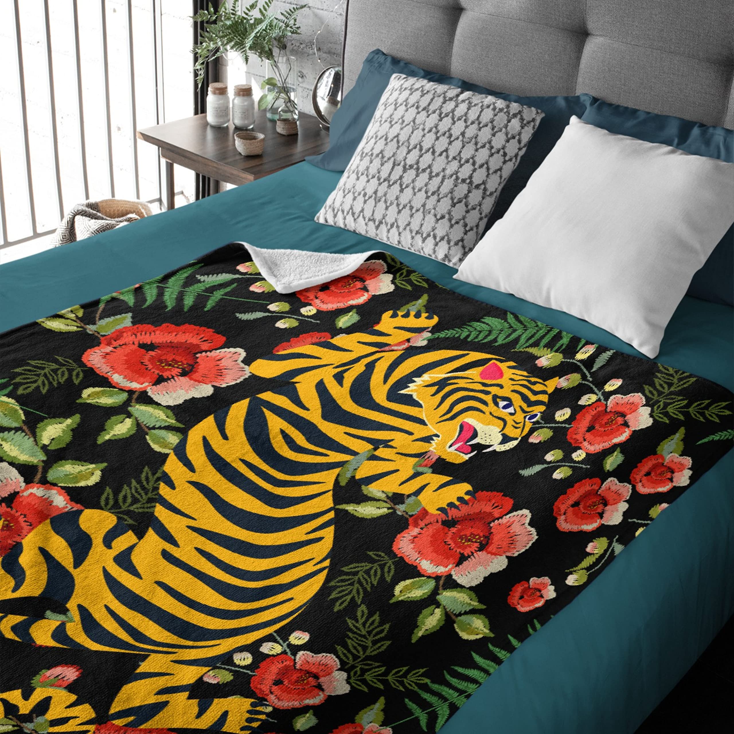 Soft Fluffy Tiger Print Fleece Blanket - Cozy Luxury Flannel Throw for Couch, Bed, Sofa - Warm Blanket for Kids, Women, Men - Perfect Gift for Boys & Girls - 50x40 Inches - Ideal for Lounging, Movie Nights & Winter Snuggles