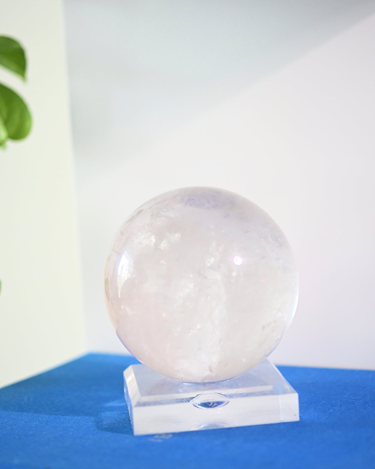 Premium Clear Quartz Crystal Sphere – 2.6lbs Natural Healing Stone for Meditation, Reiki, and Home Decor