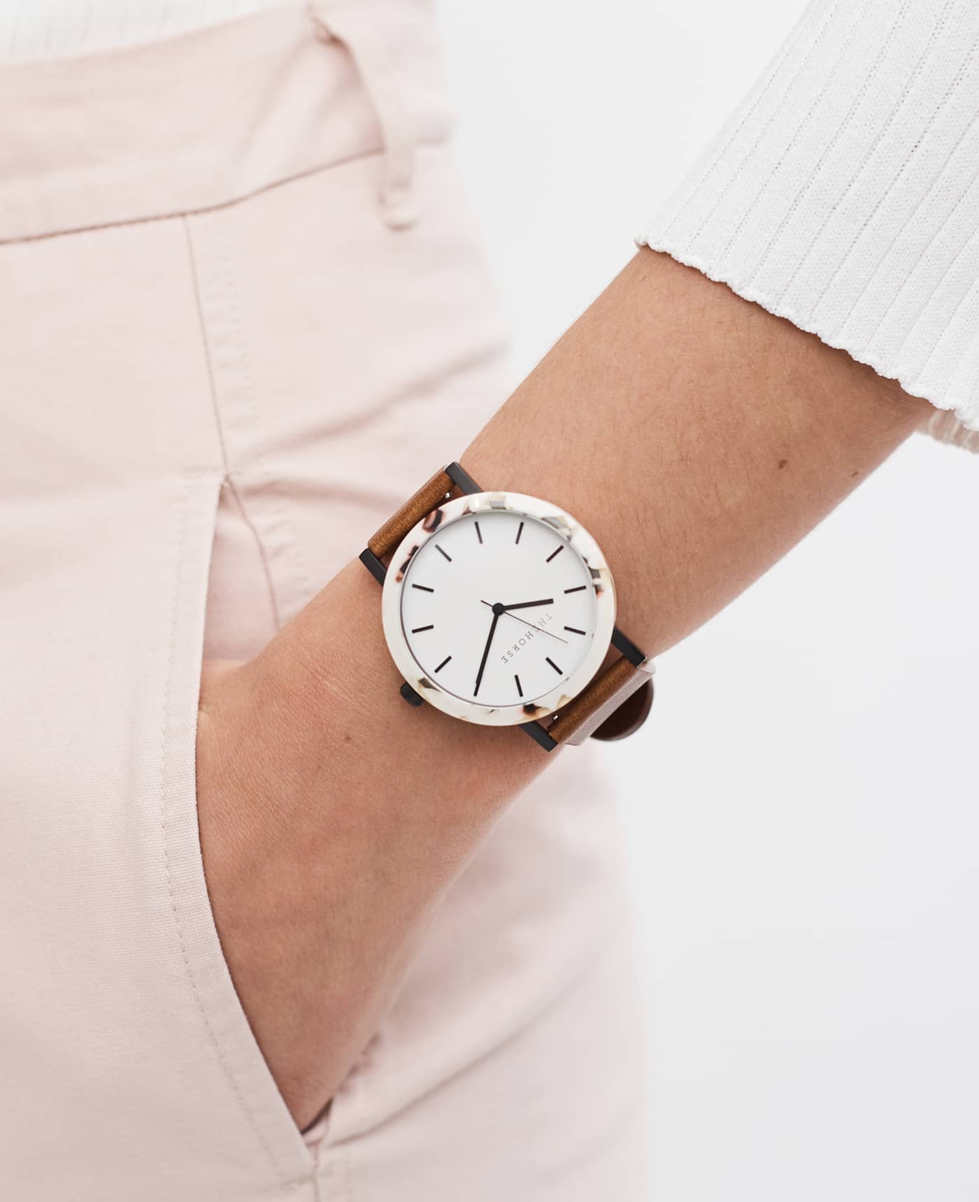 Premium Resin Watch with Nougat Shell Case, White Dial & Tan Leather Strap – Perfect for Casual, Business & Everyday Wear