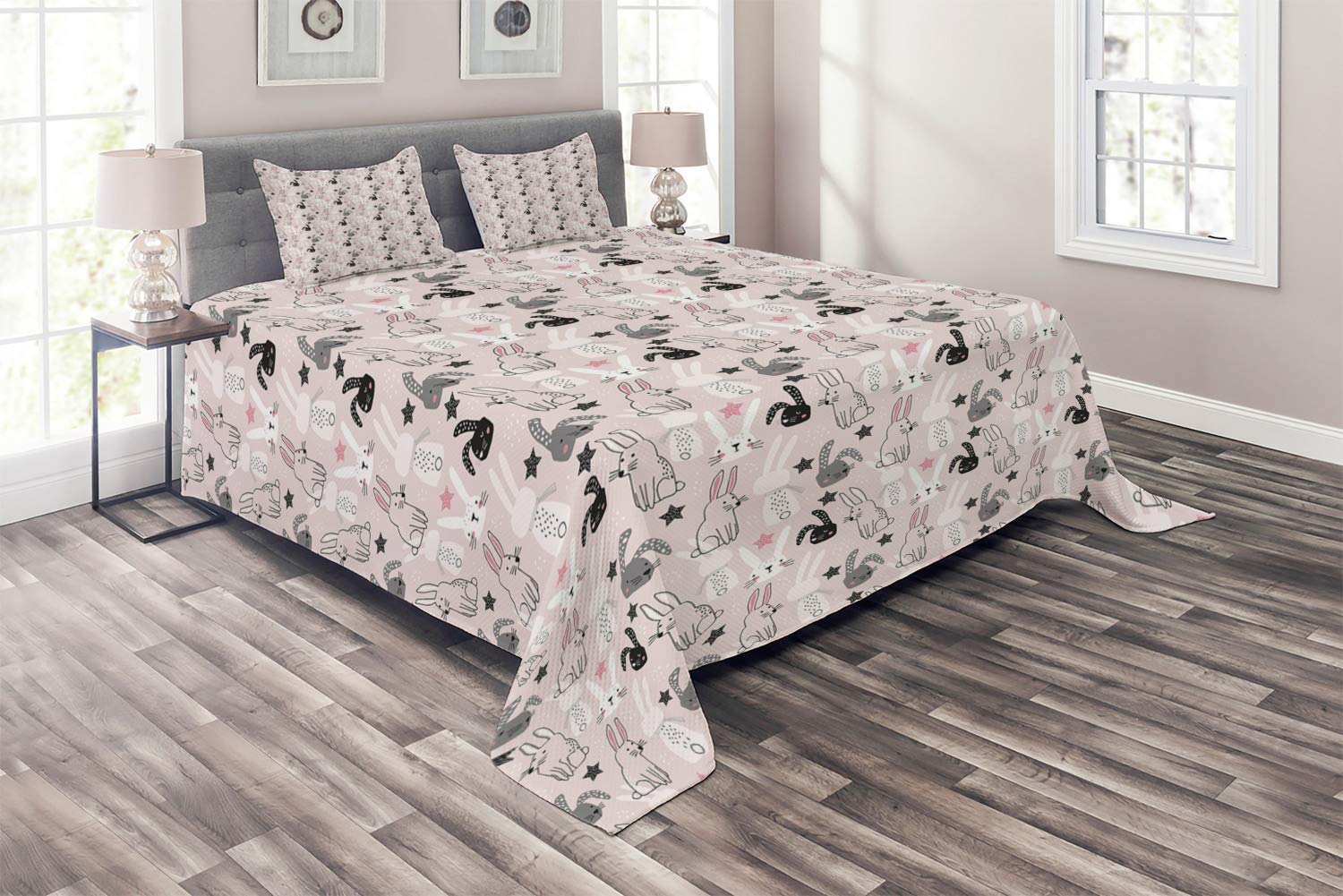 Ambesonne Easter Bunny Quilt Set - 3 Piece King Size Bedspread with 2 Pillow Shams, Hand Drawn Cartoon Bunnies & Stars Design in Rose Charcoal Grey | Easter Home Decor, Spring Bedding, Holiday Gift Idea