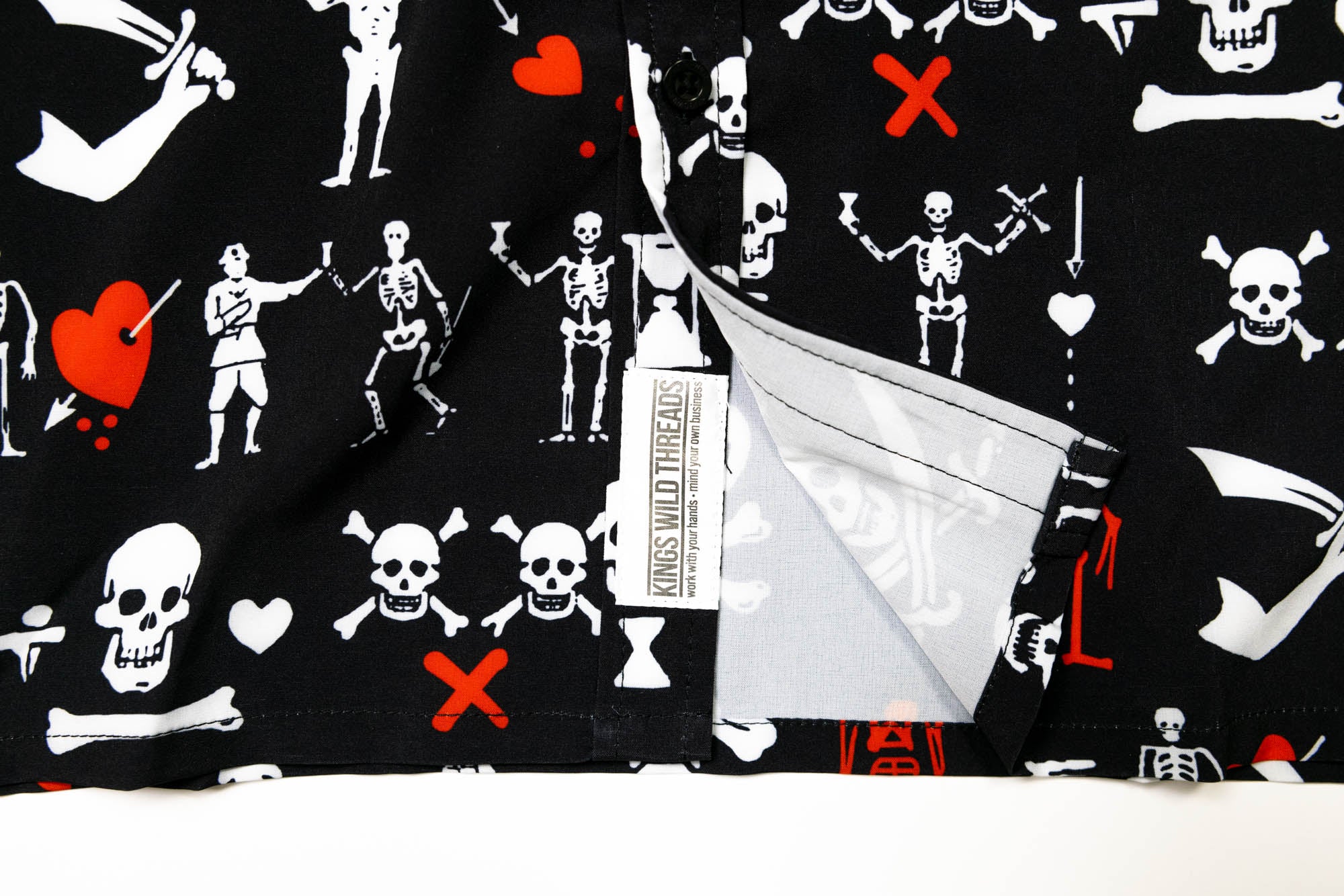 Kings Wild Threads Pirates T-Shirt - Vintage Pirate Graphic Tee for Men & Women - Perfect for Halloween Costumes, Pirate Themed Parties & Casual Wear