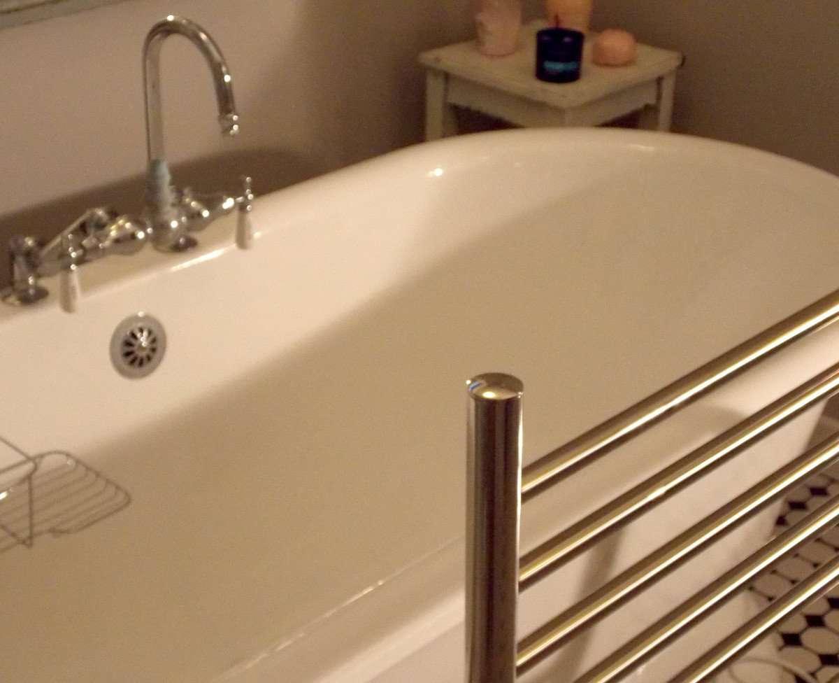 Amba 33 Solo 33 Plug-in Freestanding Towel Warmer - 33W x 38H - Perfect for Bathrooms, Spas & Luxury Home Heating