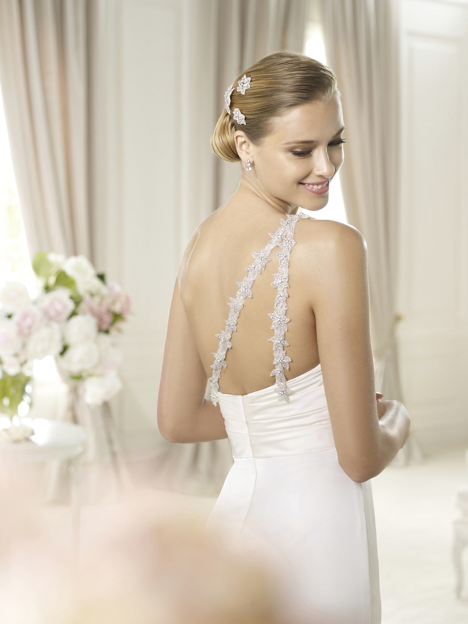 Pronovias Ugarte Wedding Dress - Elegant Lace Bridal Gown for Bride | Perfect for Church Ceremony, Beach Wedding & Formal Reception