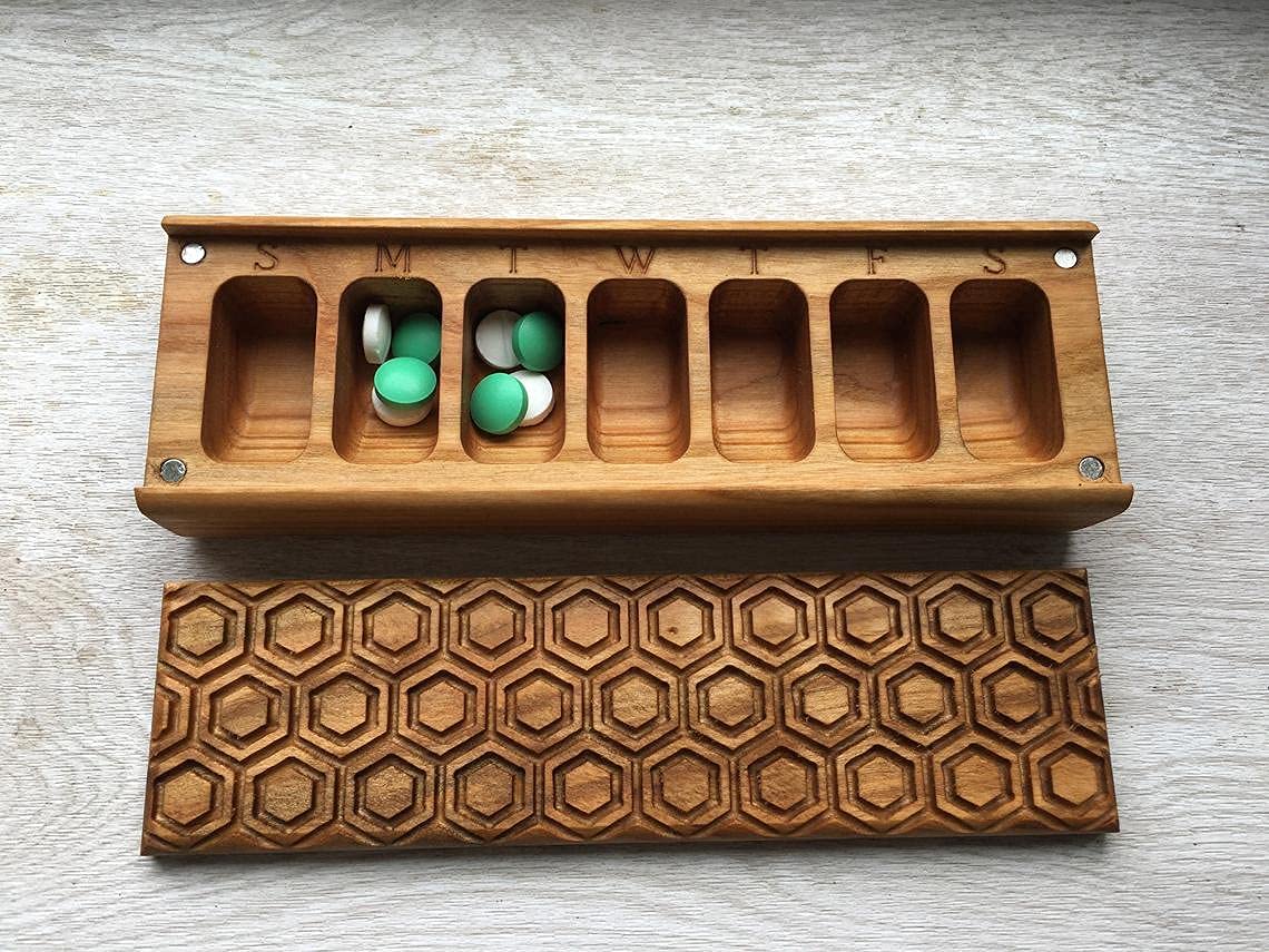 7-Day Wooden Pill Organizer Box - Decorative Travel Pill Case with Honeycomb Design, Nature-Inspired Ornament for Daily Medication Storage | Perfect for Home, Office & Travel Use