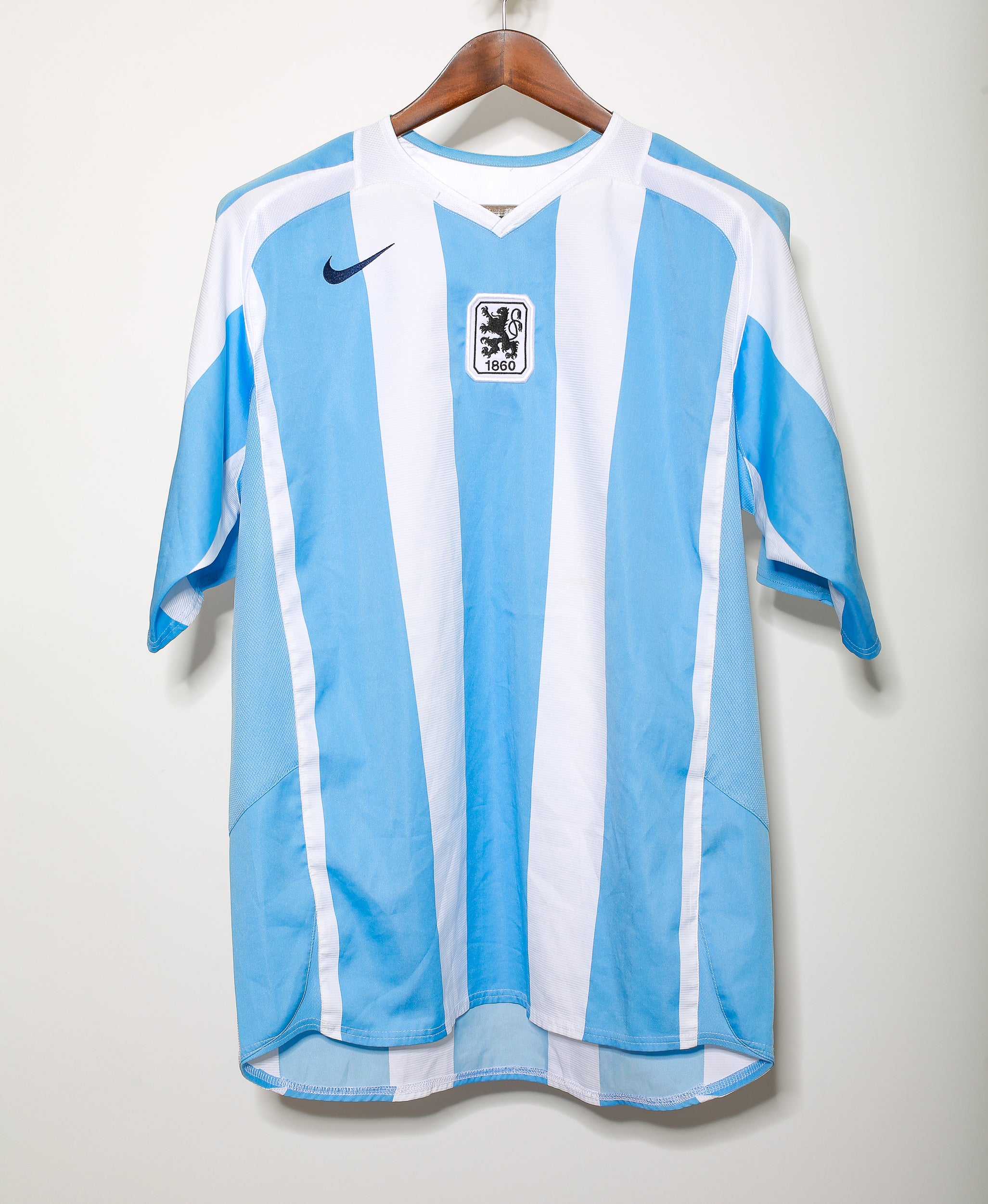 Original 1860 Munich 2004-06 Home Football Jersey (Large) - Authentic Soccer Shirt for Fans & Collectors - Perfect for Match Days & Sports Memorabilia Display