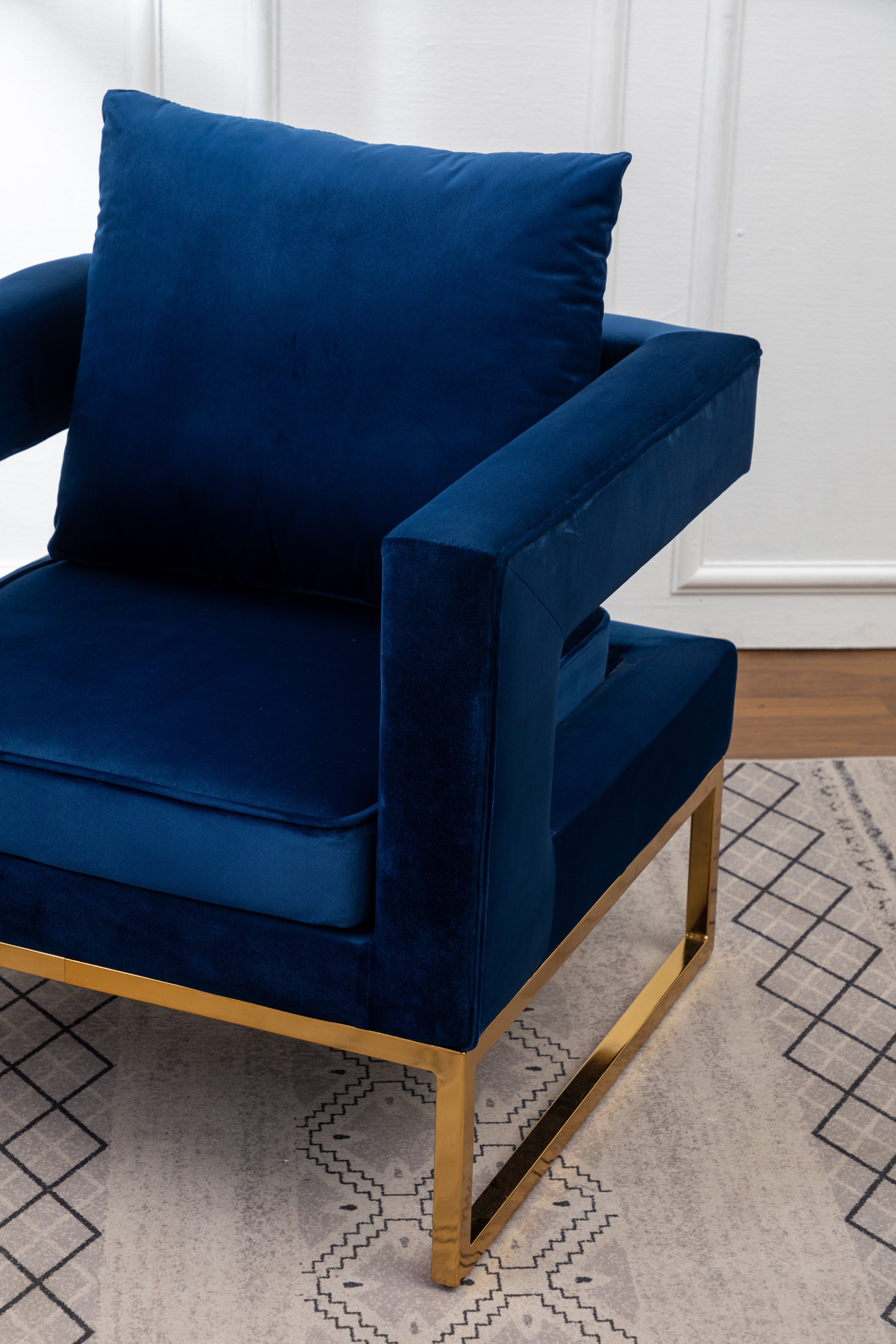 Roundhill Furniture Lenola Contemporary Upholstered Accent Arm Chair - Modern Living Room Chair for Home Office, Lounge & Reading Nook - Comfortable Fabric Armchair with Wooden Legs