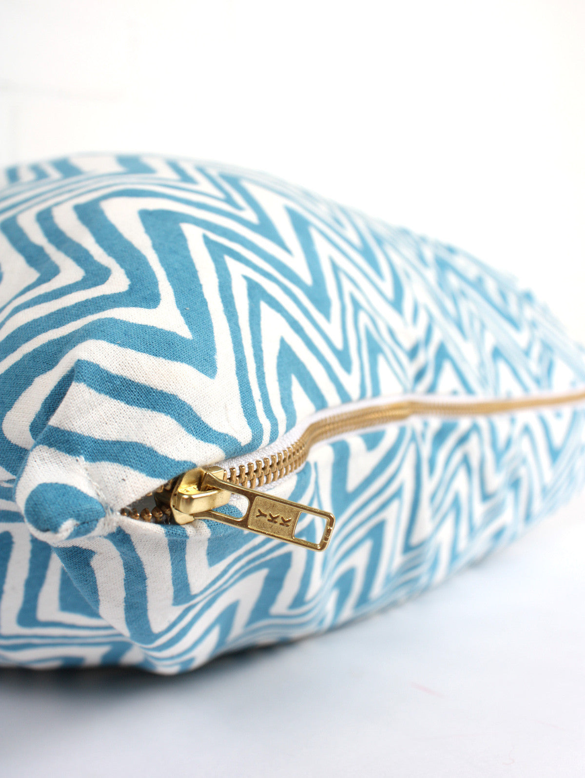 Stylish Teal Zig Zag Cushion Cover - Modern Geometric Pattern Home Decor for Sofa, Bed & Living Room