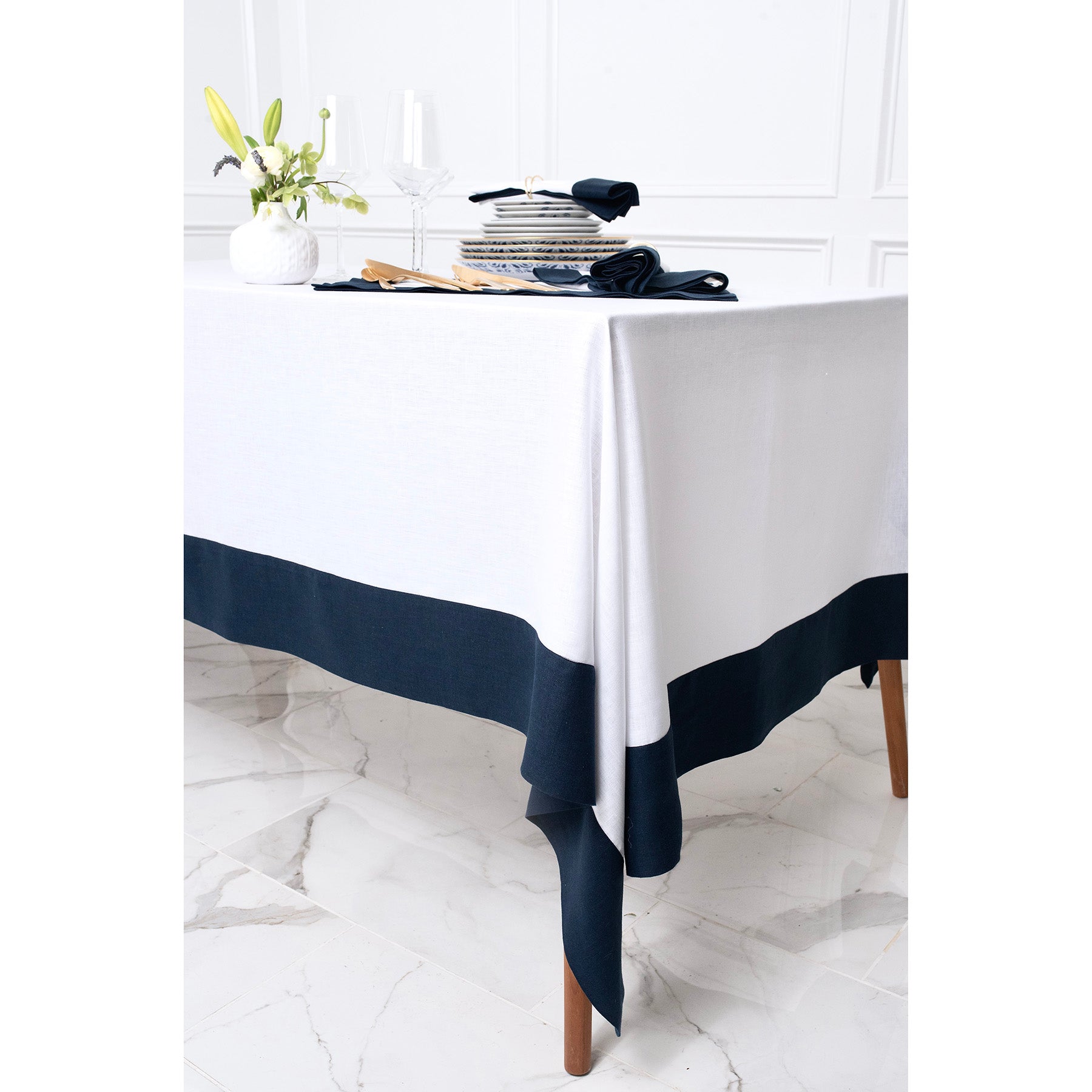 Stylish Contempo Tablecloth for Dining & Parties - Waterproof & Wrinkle-Free - Perfect for Home, Restaurants & Events