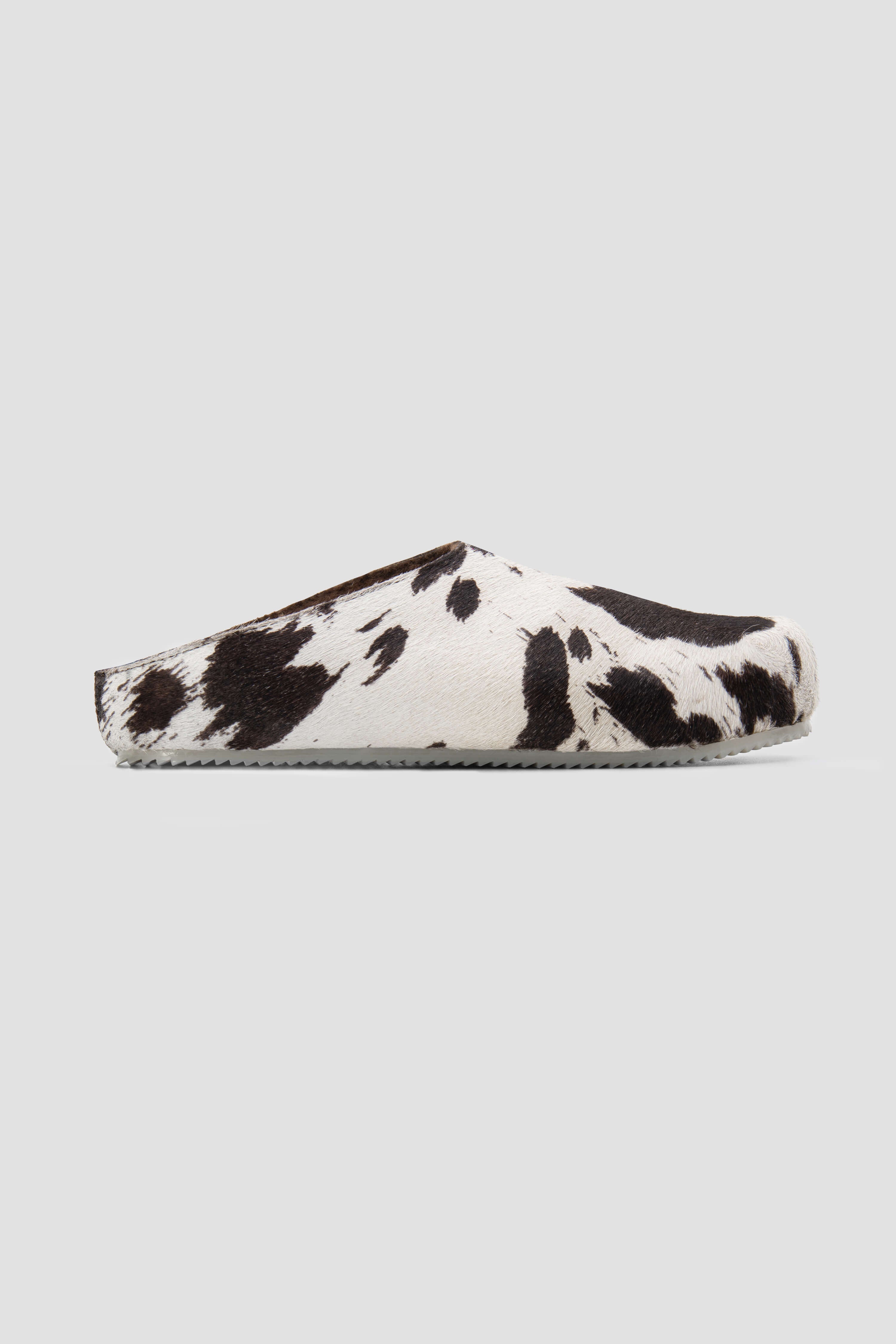 Luxury Cowhide Shearling Mules - Soft Sheepskin Slippers for Women & Men | Cozy Indoor/Outdoor House Shoes for Winter & Fall Comfort